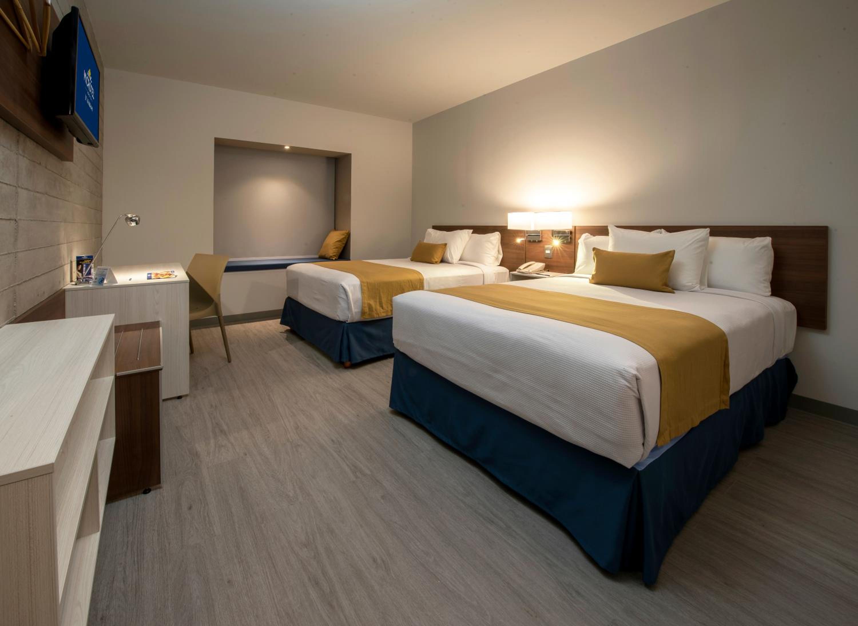 Double Room with Two Double Beds - Mobility Accessible/Non-Smoking - Photo 4