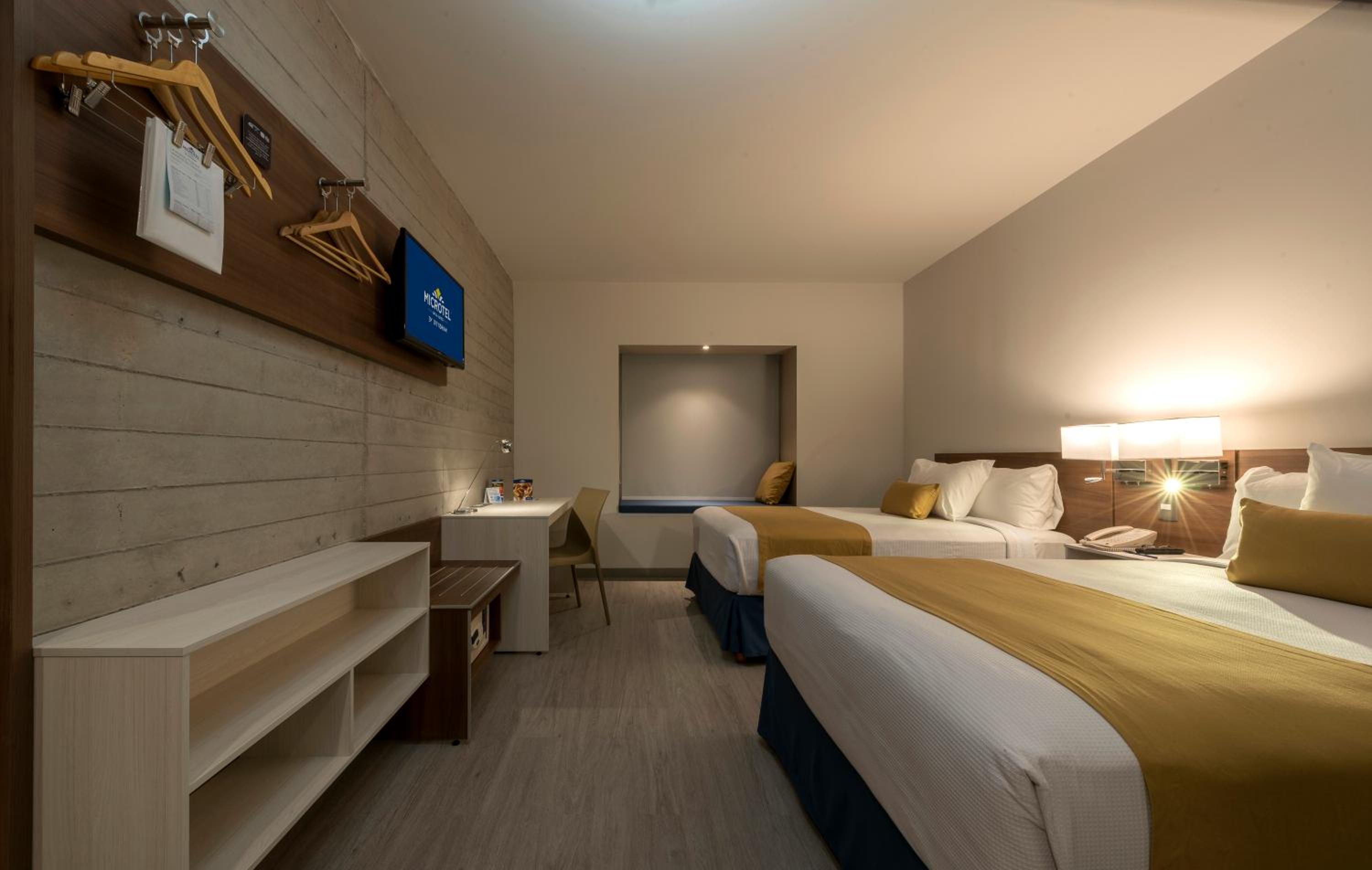 Double Room with Two Double Beds - Mobility Accessible/Non-Smoking - Photo 2