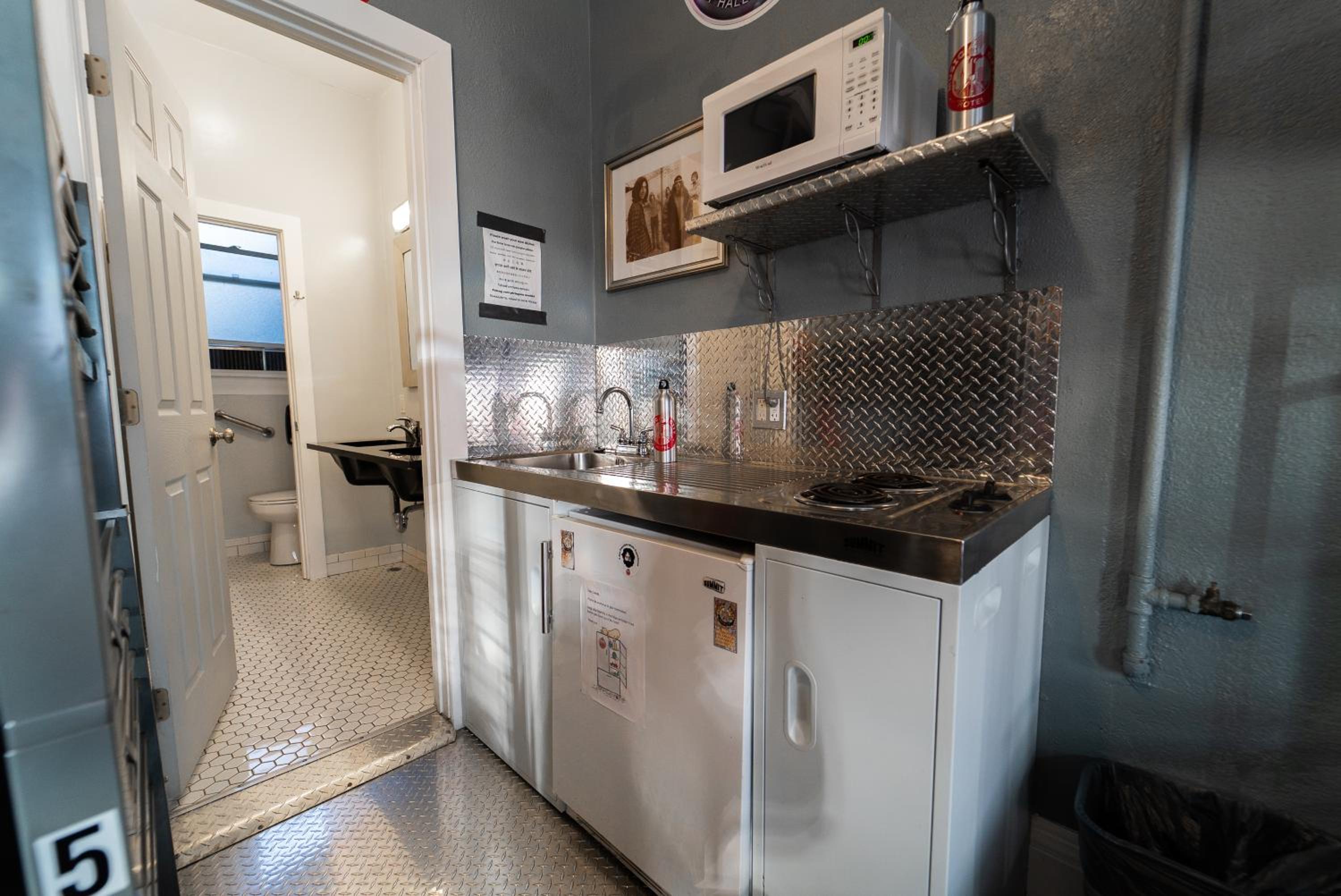 Single Bed in 6 Bed Male Capsule Room with Private Bathroom