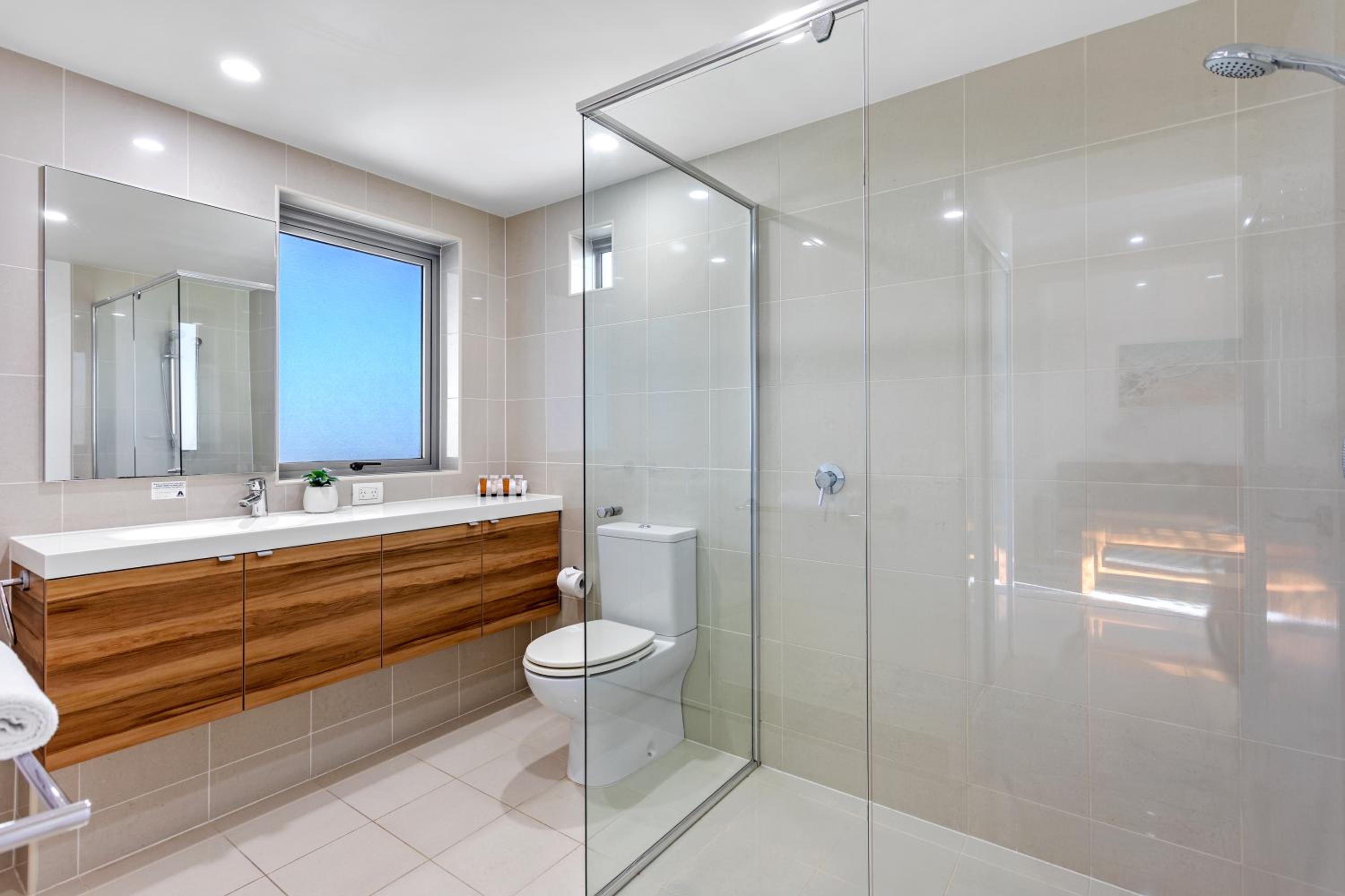 One-Bedroom Apartment - Photo 2
