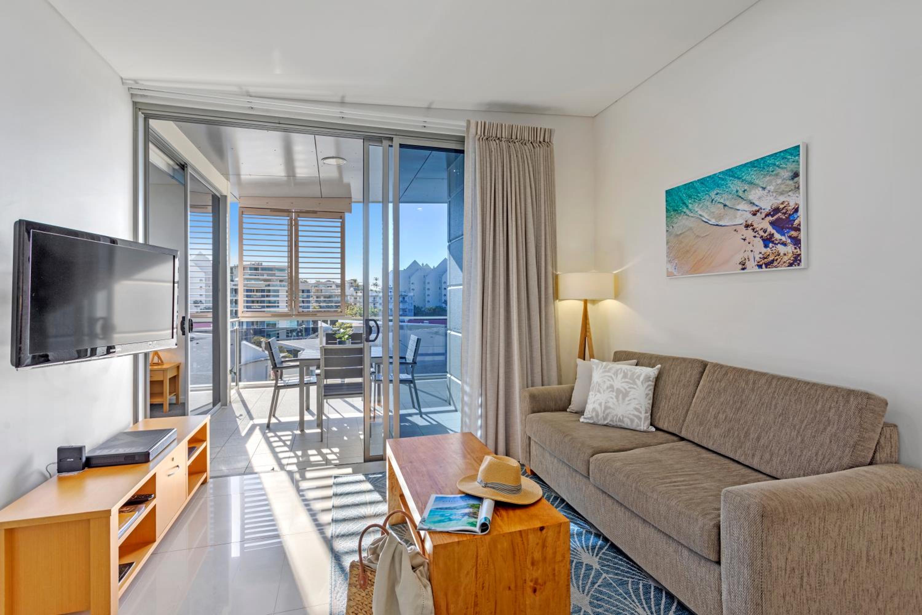 One-Bedroom Apartment with Partial Ocean View - Photo 4