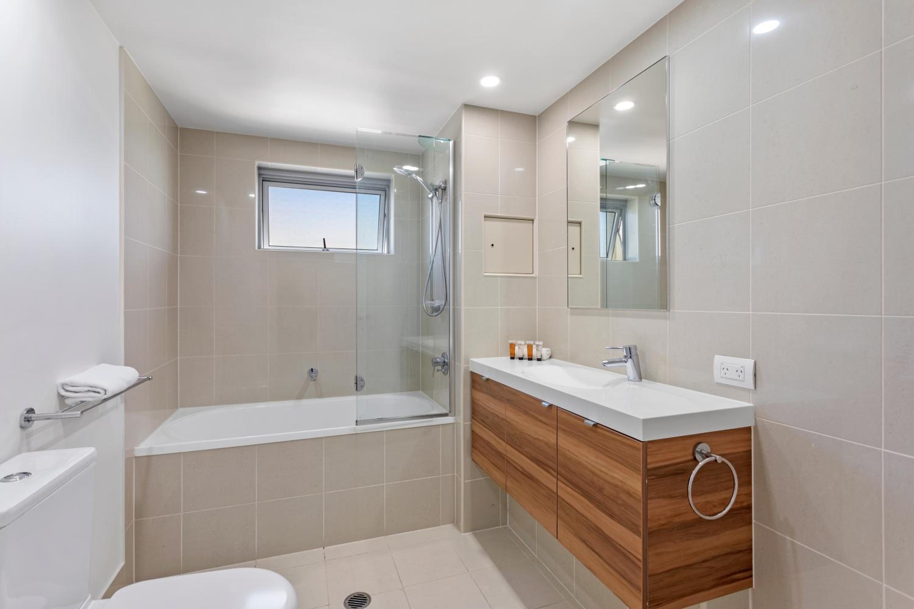 Two-Bedroom Apartment with Ocean View - Photo 3