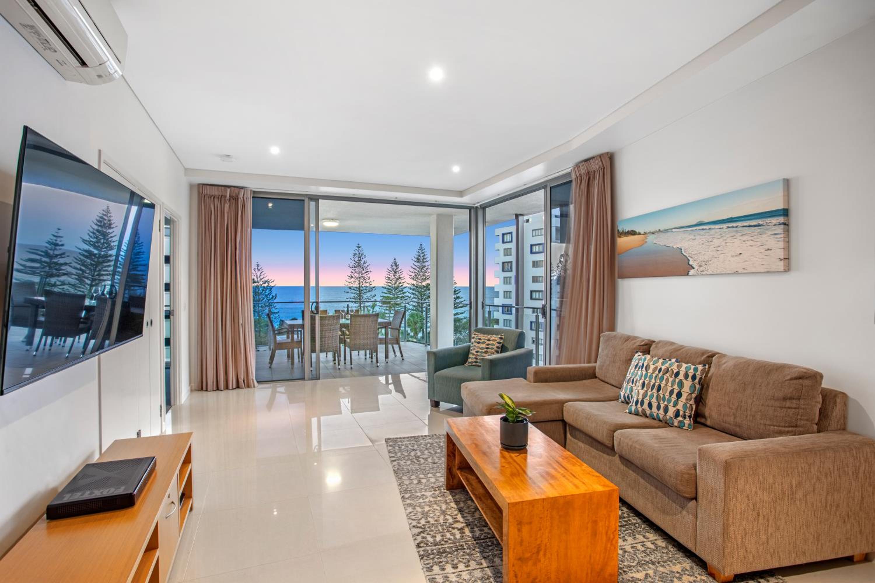Two-Bedroom Apartment with Ocean View - Photo 9