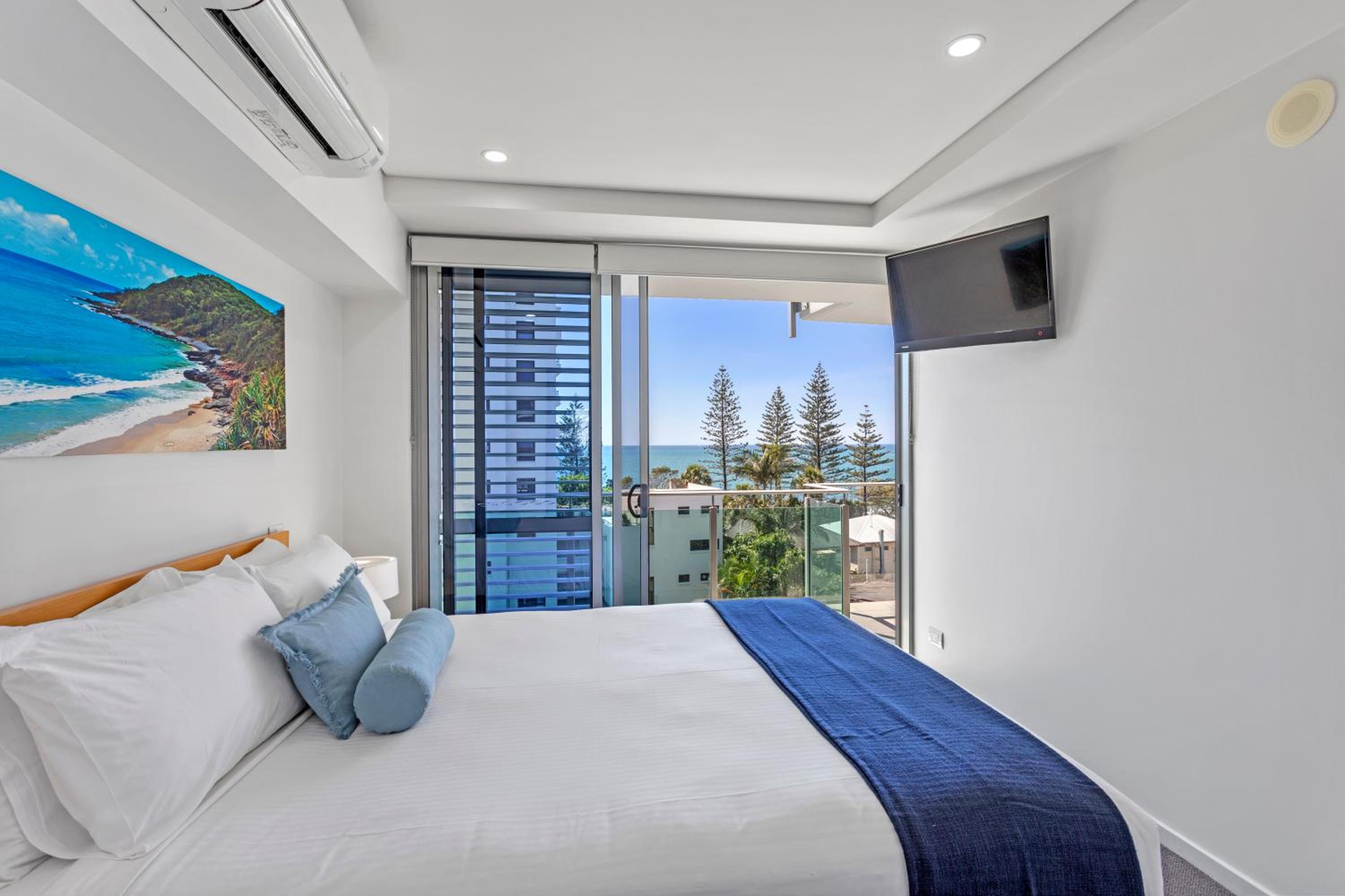 Two-Bedroom Apartment with Ocean View - Photo 6