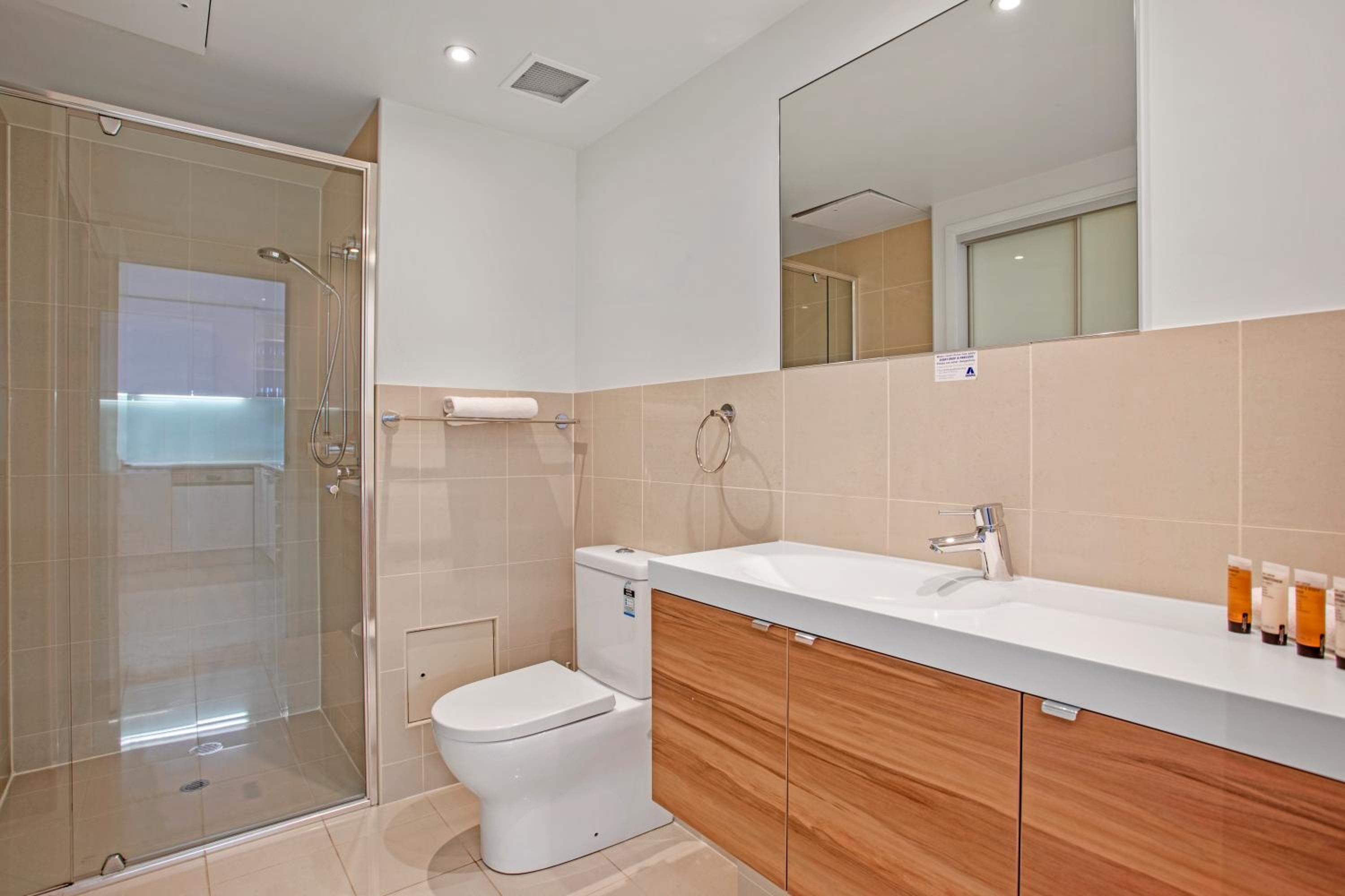 Two-Bedroom Apartment with Ocean View - Photo 5