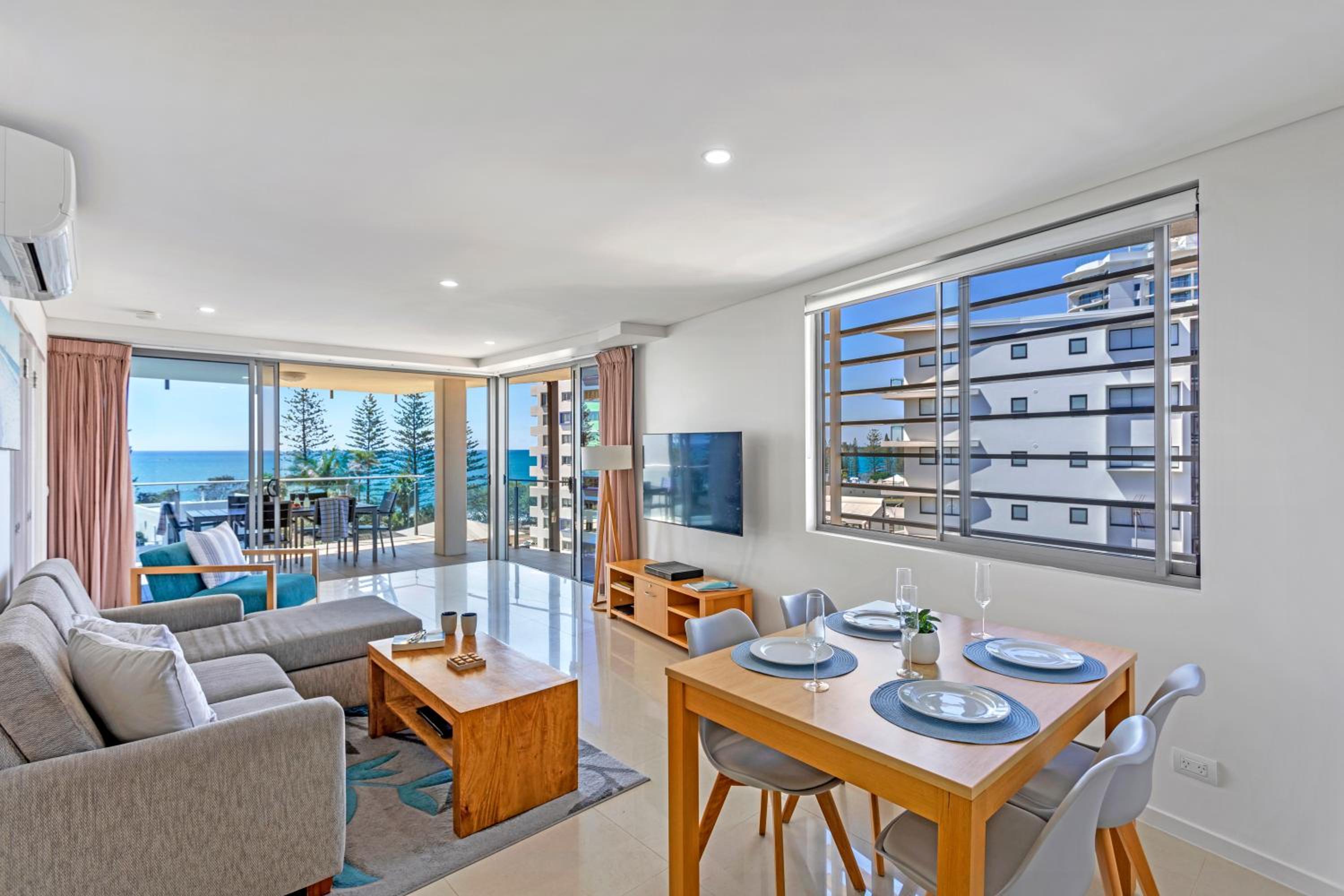 Two-Bedroom Apartment with Ocean View - Photo 10