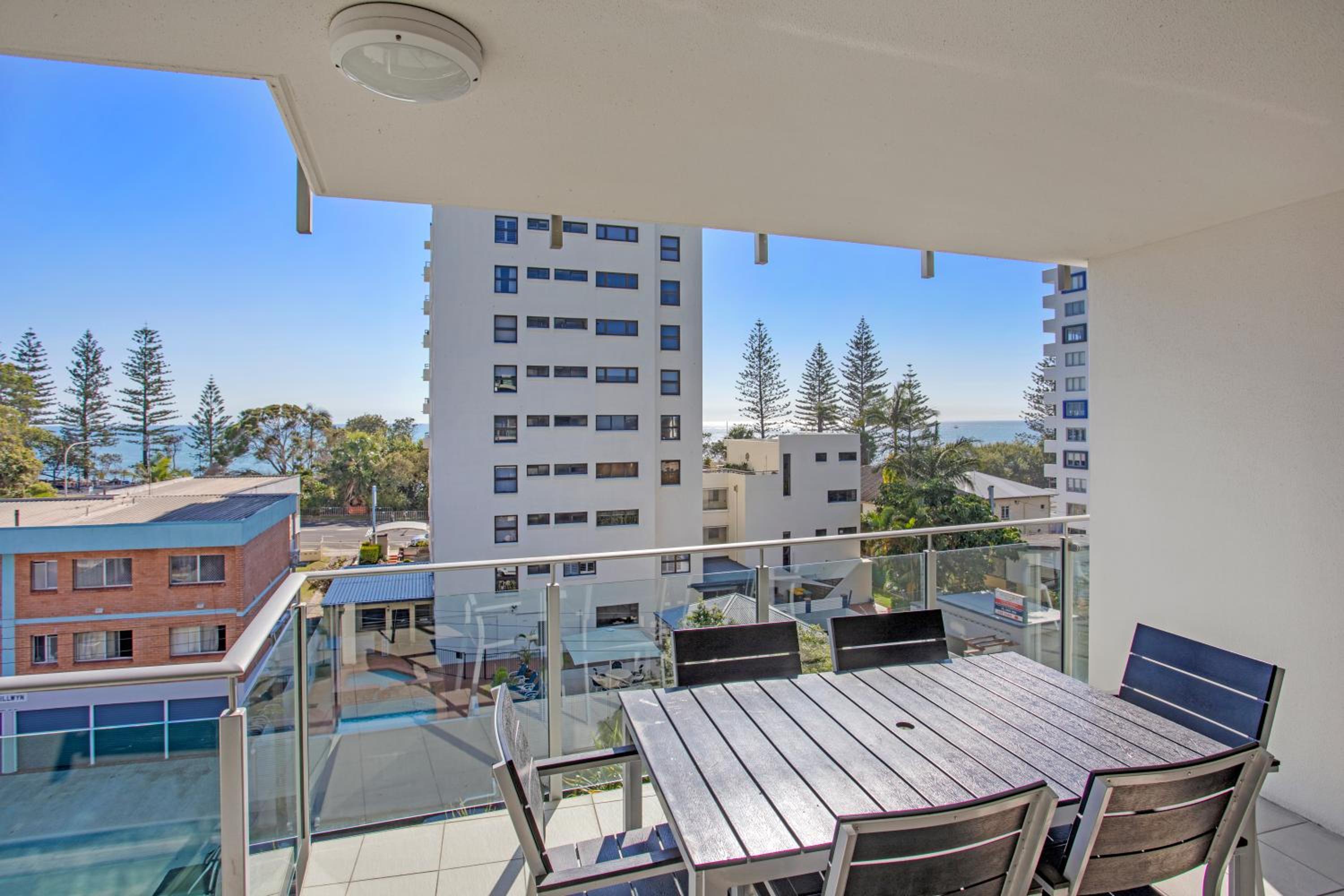 Two-Bedroom Apartment with Ocean View - Photo 2