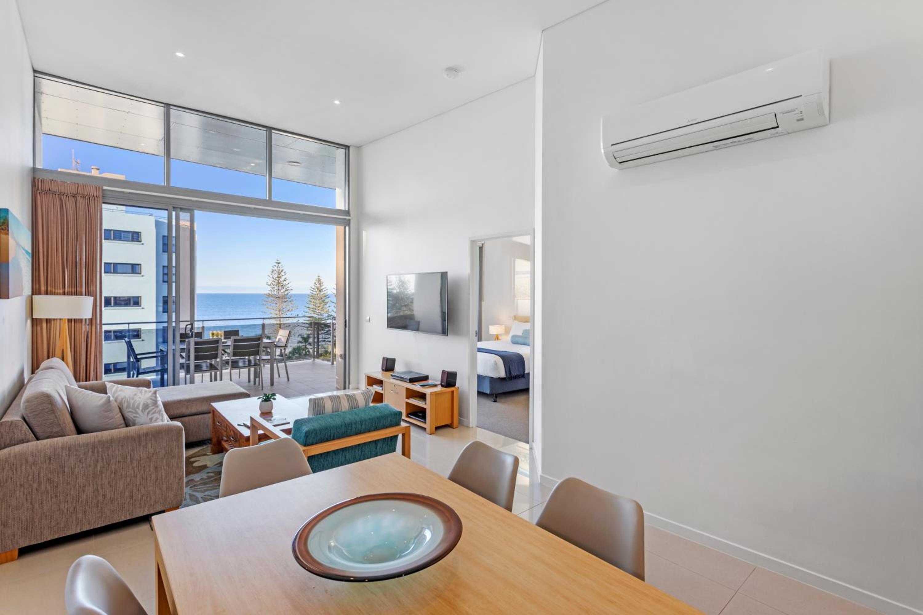 Two-Bedroom Top Floor Ocean View Apartment photo 3