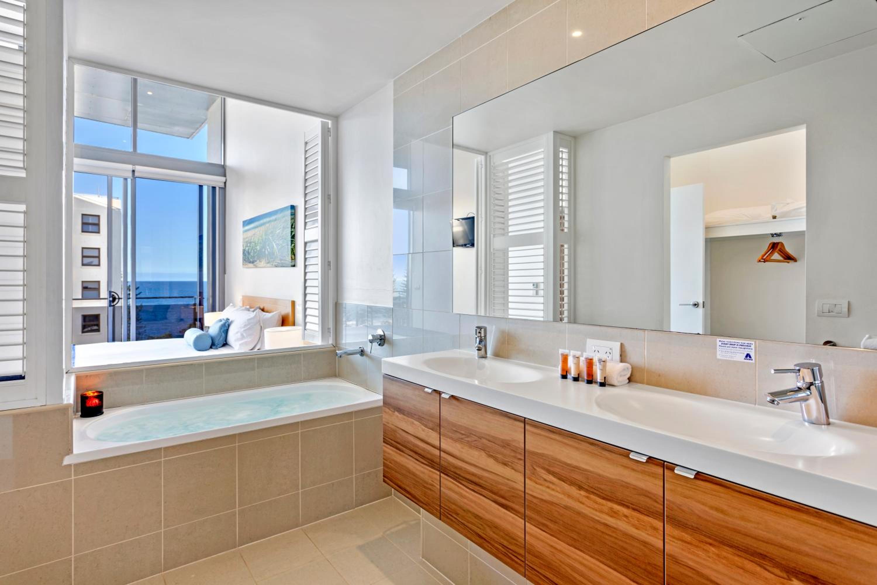 Two-Bedroom Top Floor Ocean View Apartment photo 2