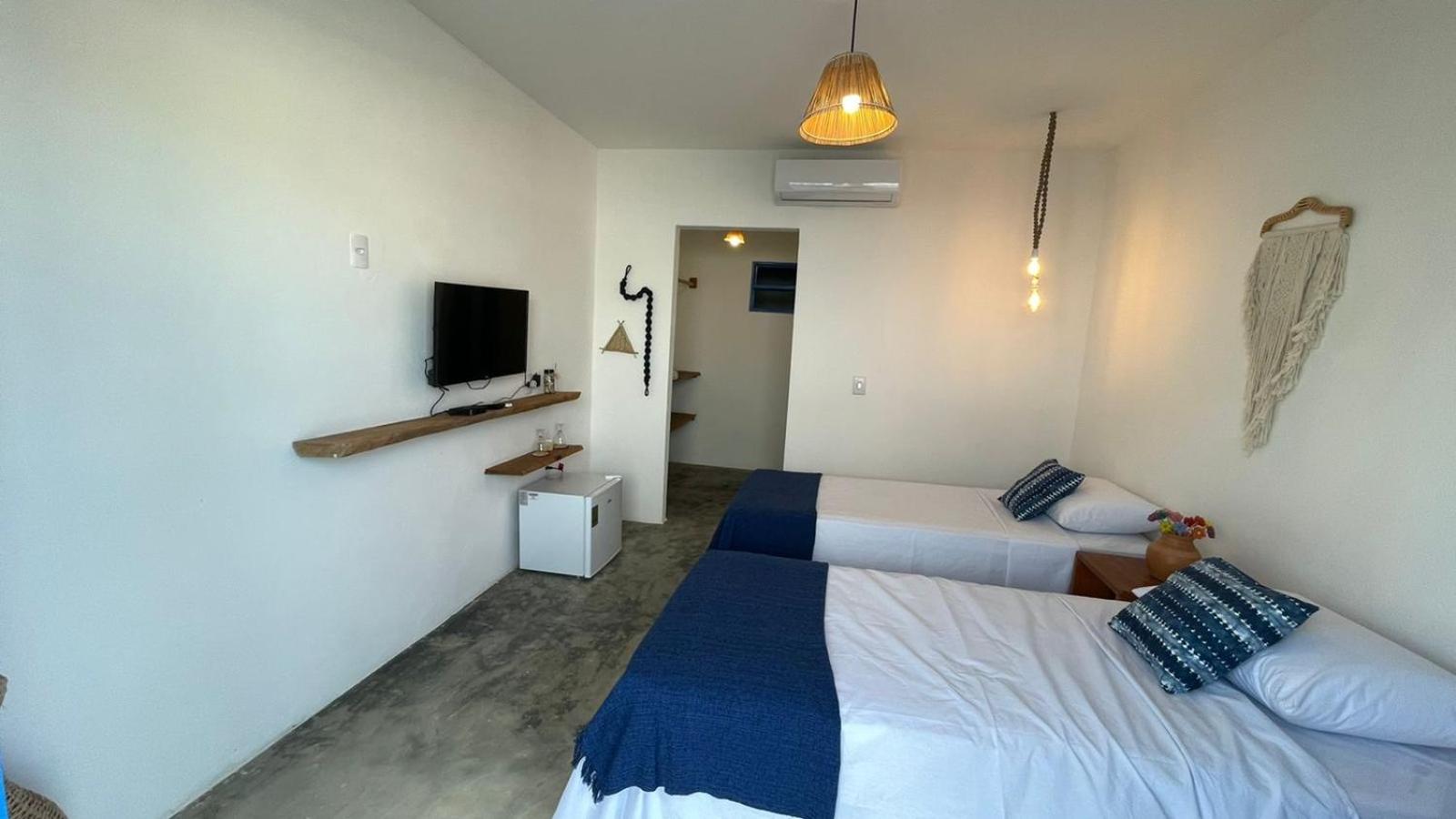 Twin Room with Bathroom - Photo 8