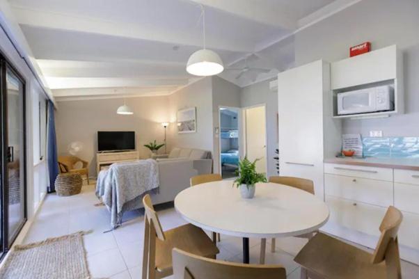 Apartment with Lake View photo 2