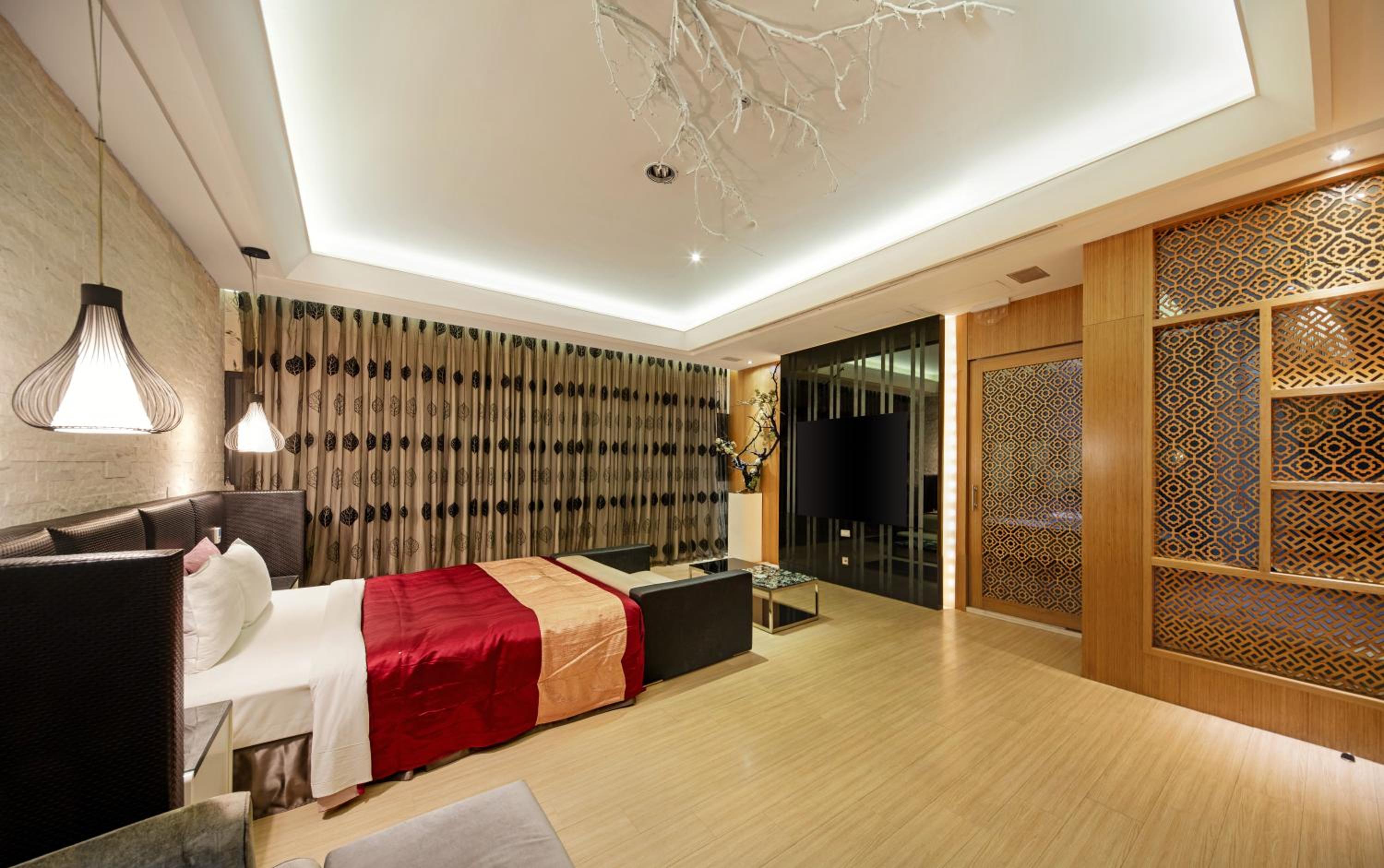 Standard Double Room (Check-in after 23:30)