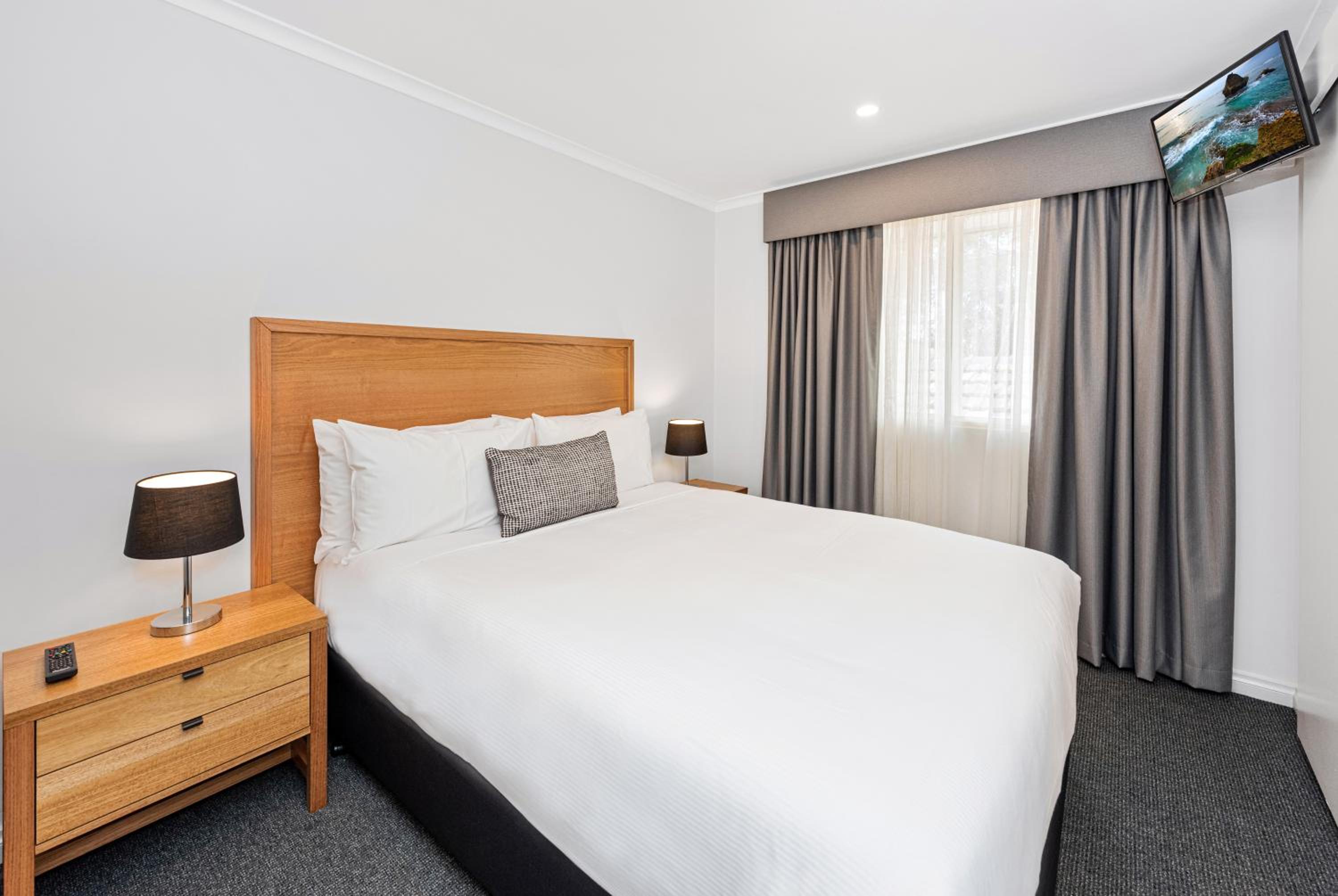 Superior One-Bedroom Apartment thumbnail 5