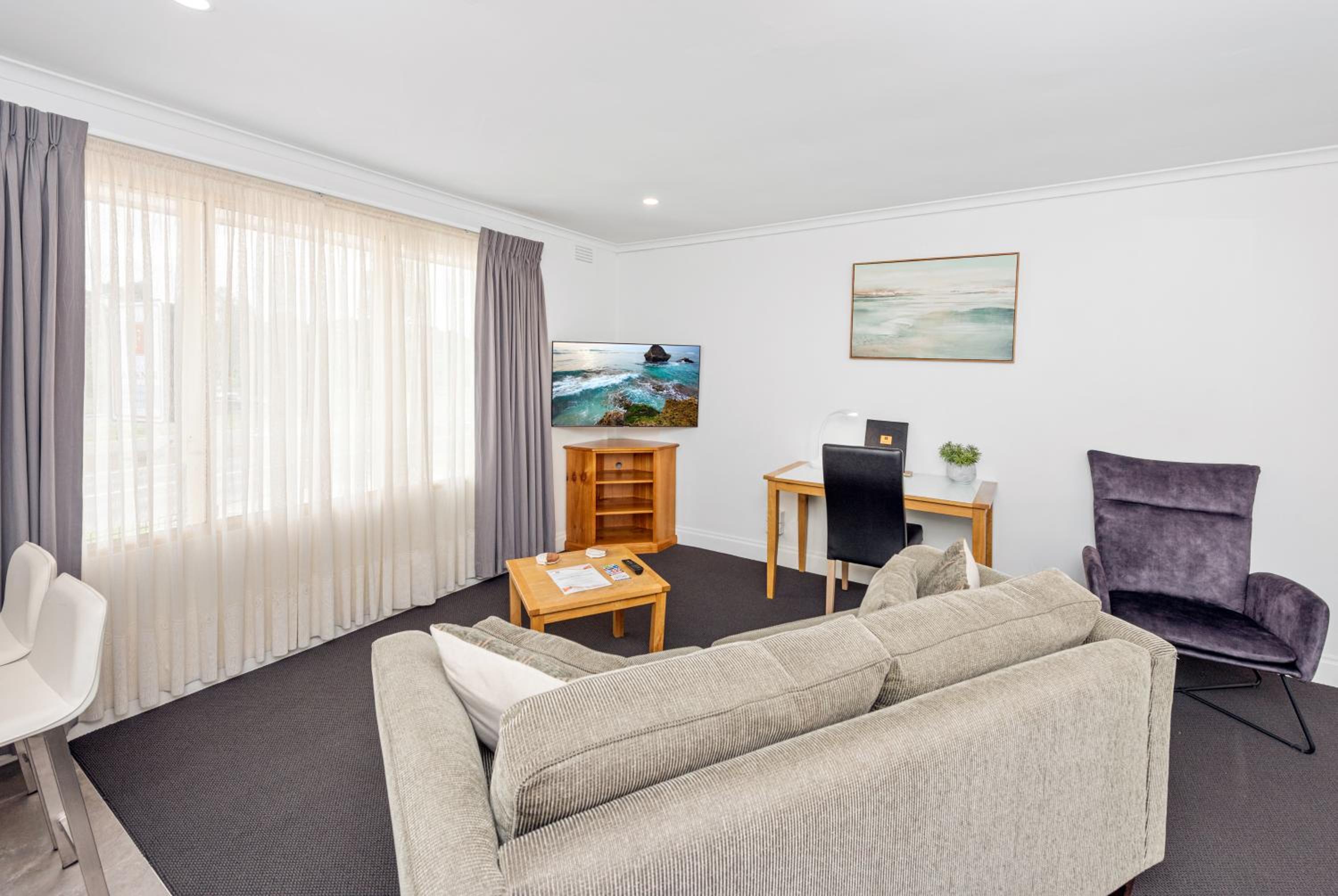 Superior One-Bedroom Apartment