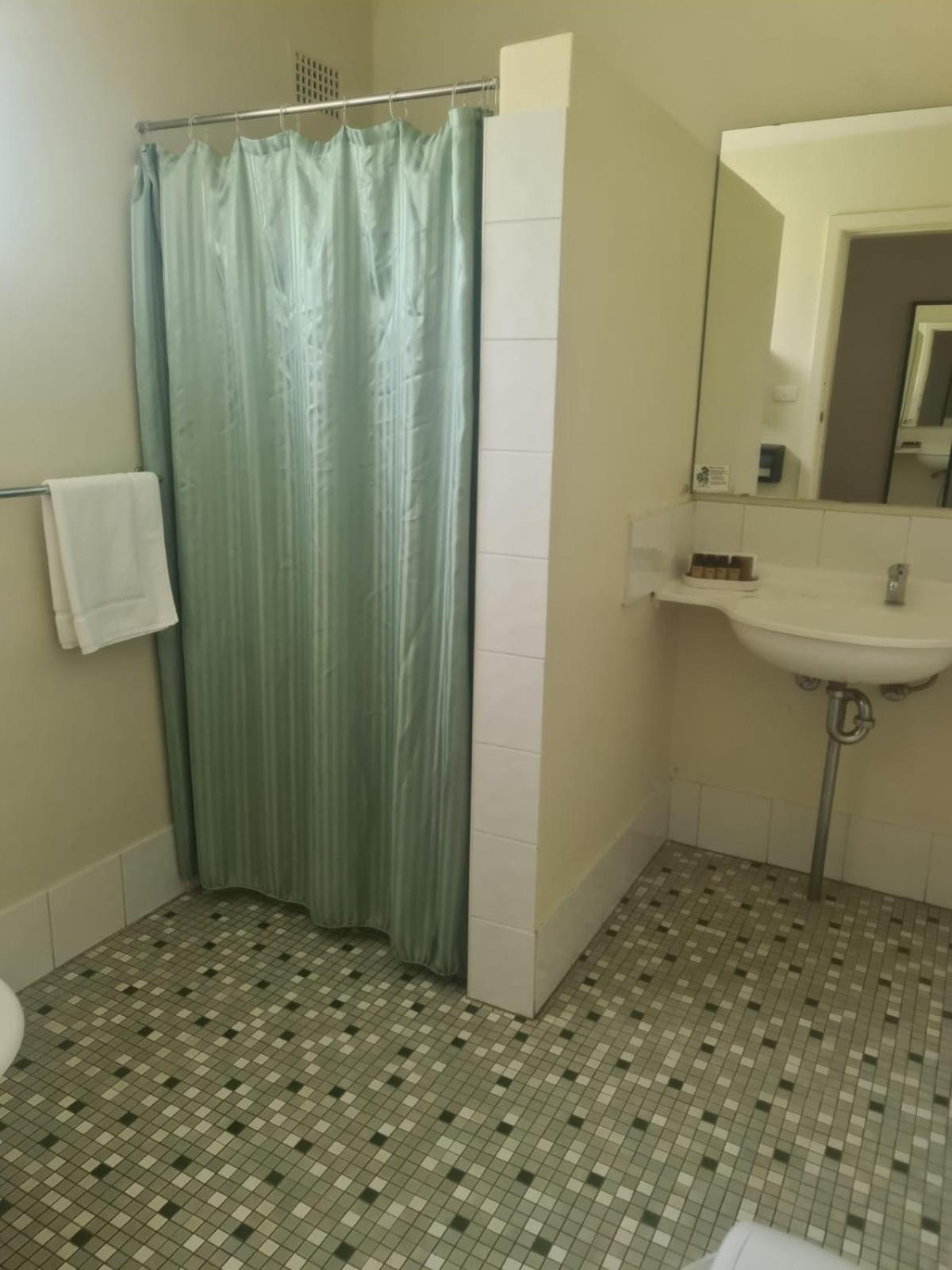 Economy Double or Twin Room photo 3