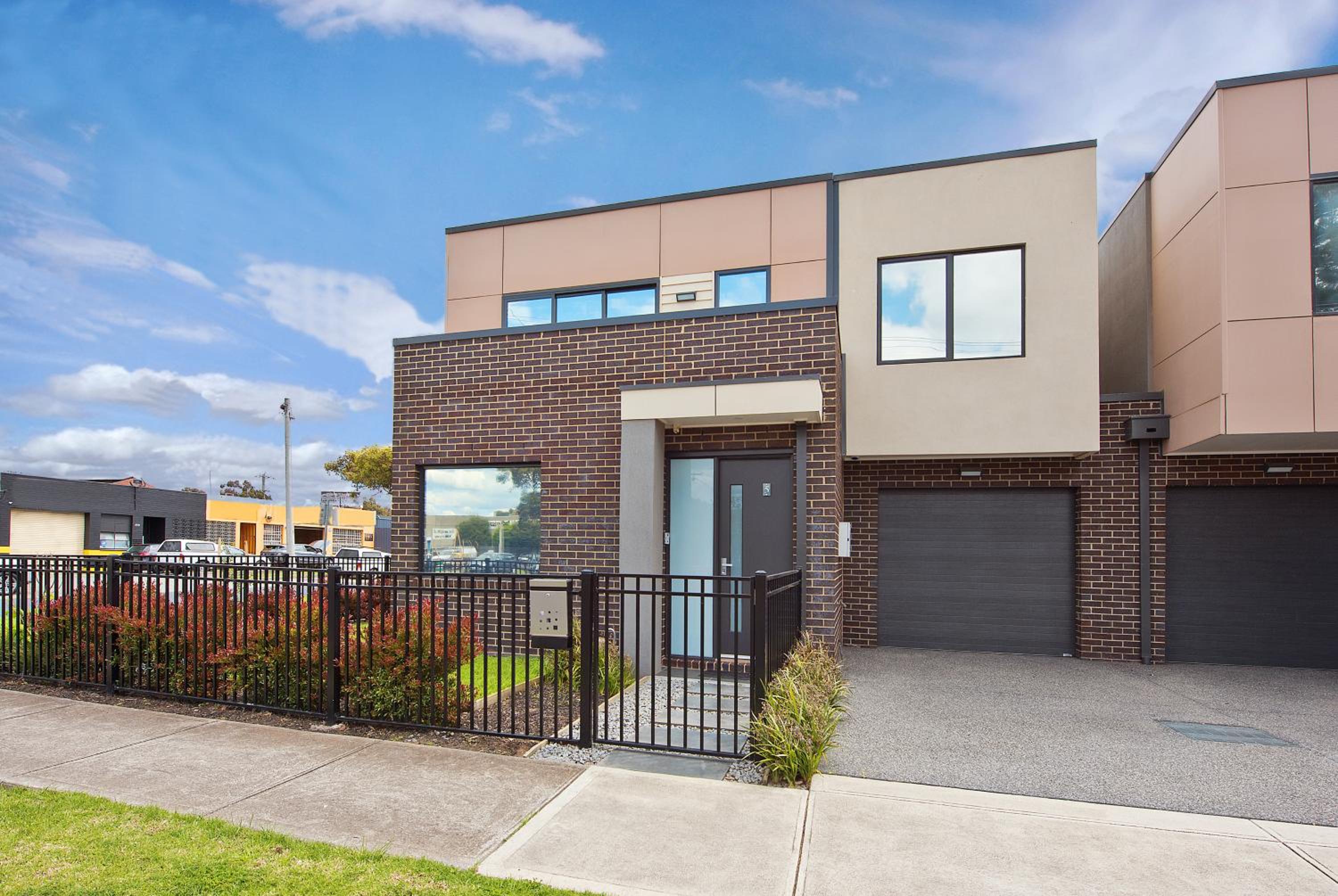 Three-Bedroom Townhouse - KSS