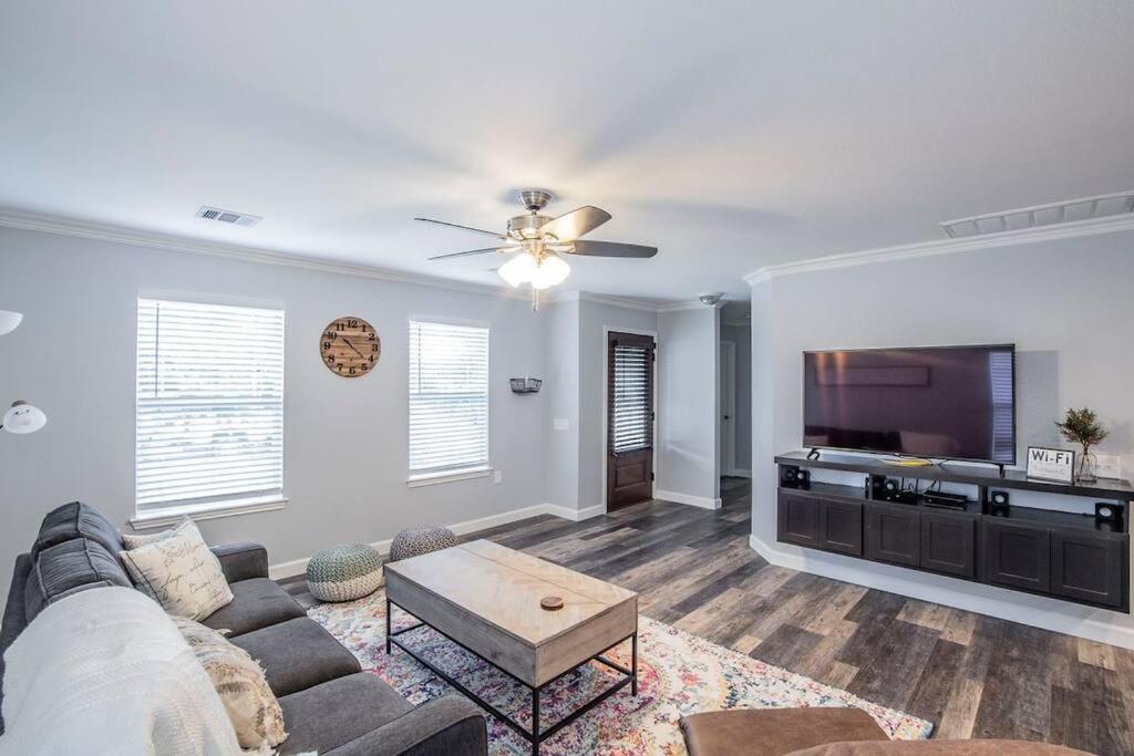 Three-Bedroom House photo 1