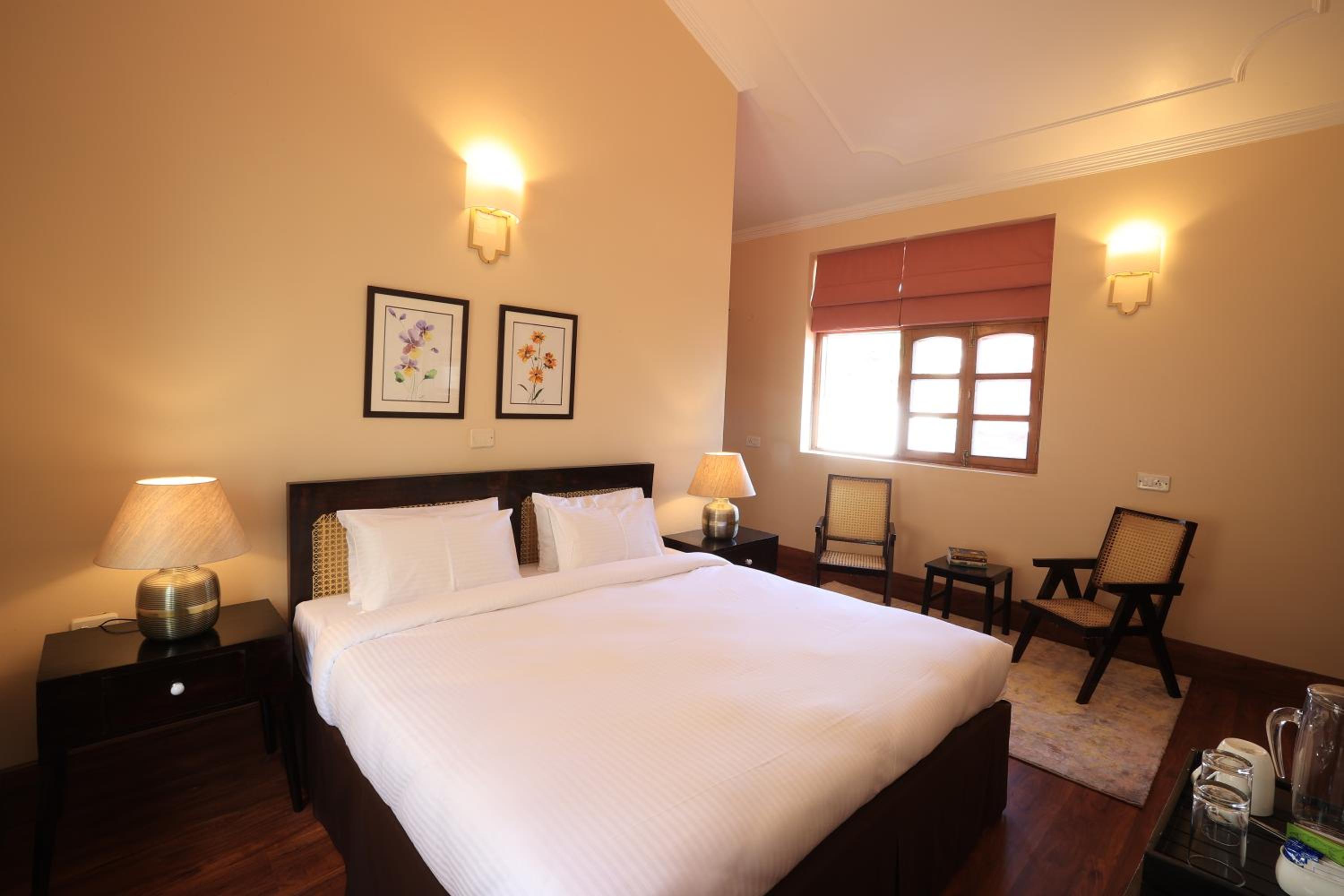 Deluxe Double Room with anytime breakfast, 24*7 butler Service & Flexible check in & check out (Subject to availability) - Photo 2