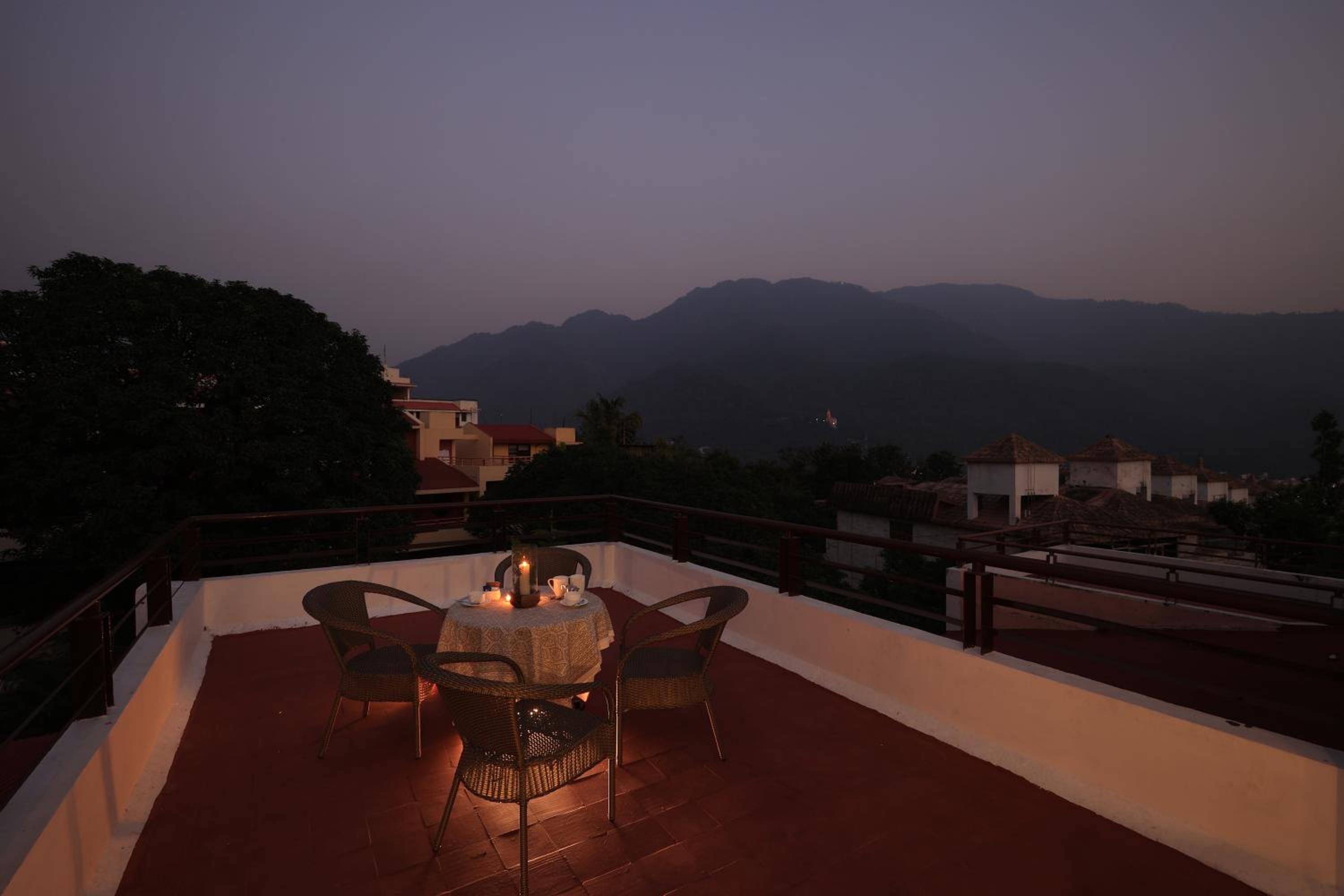 Deluxe Double Room with anytime breakfast, 24*7 butler Service & Flexible check in & check out (Subject to availability) - Photo 5