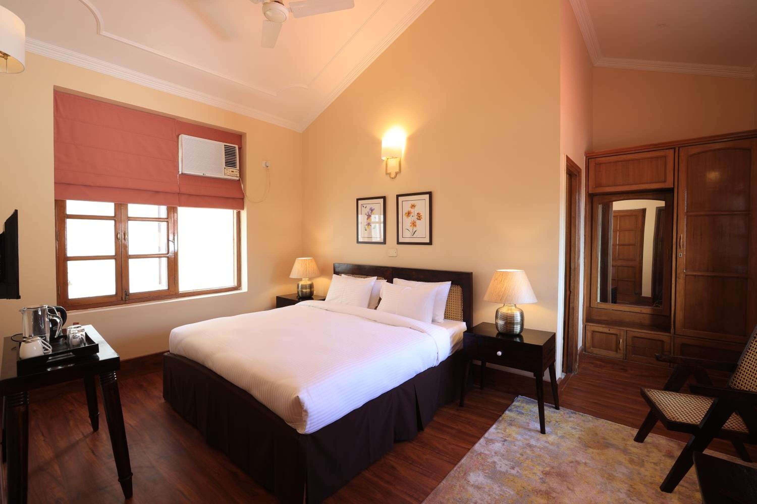 Deluxe Double Room with anytime breakfast, 24*7 butler Service & Flexible check in & check out (Subject to availability) - Photo 1