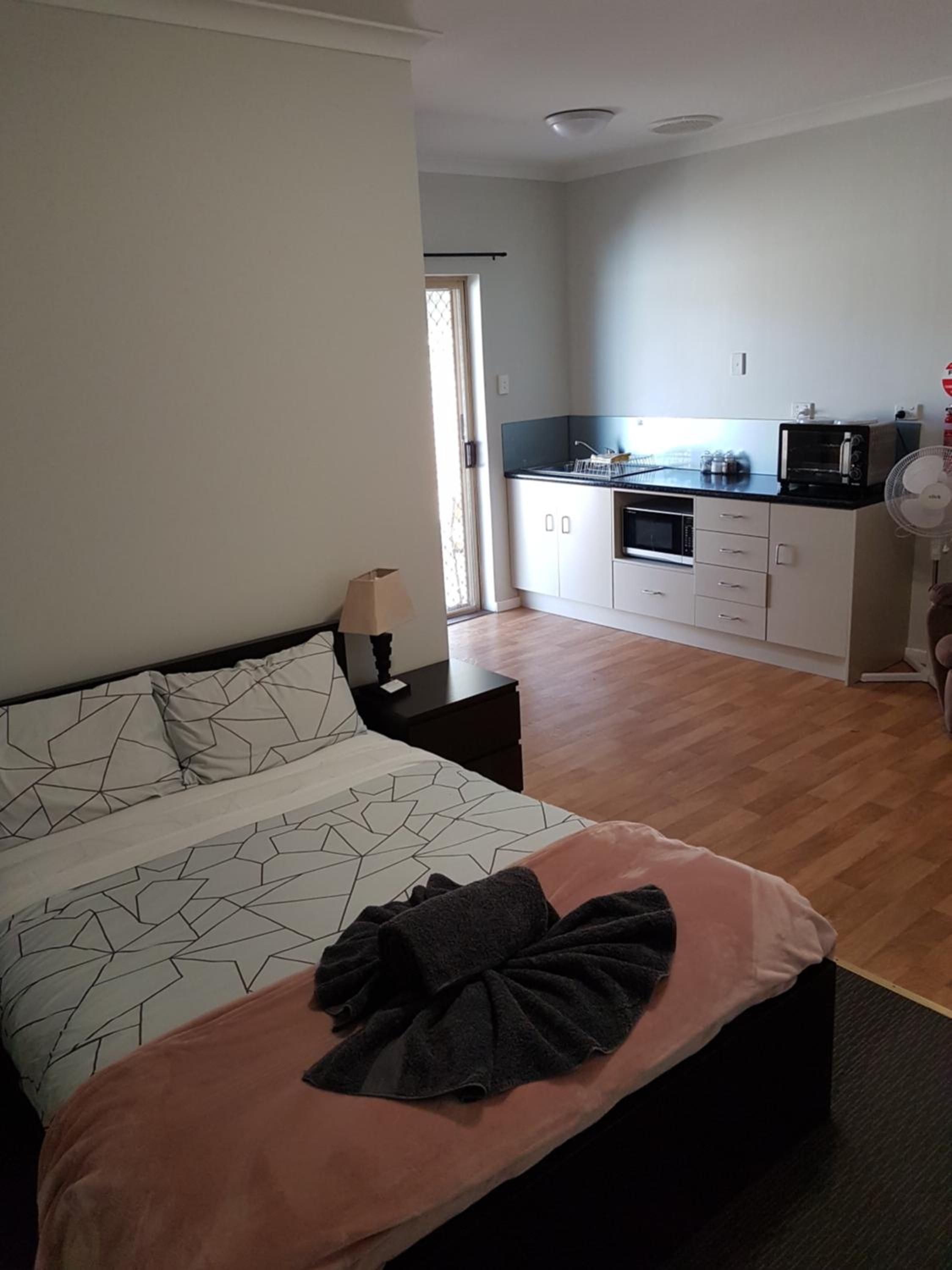 One-Bedroom Apartment photo 2