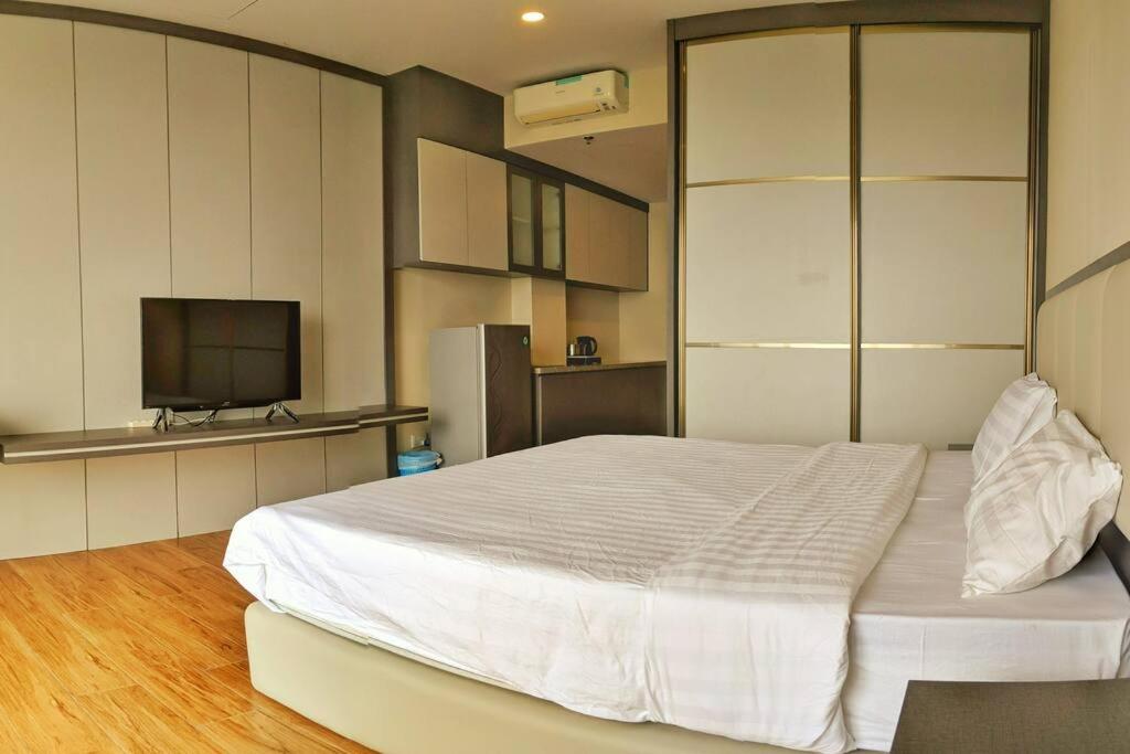 Studio Apartment photo 1