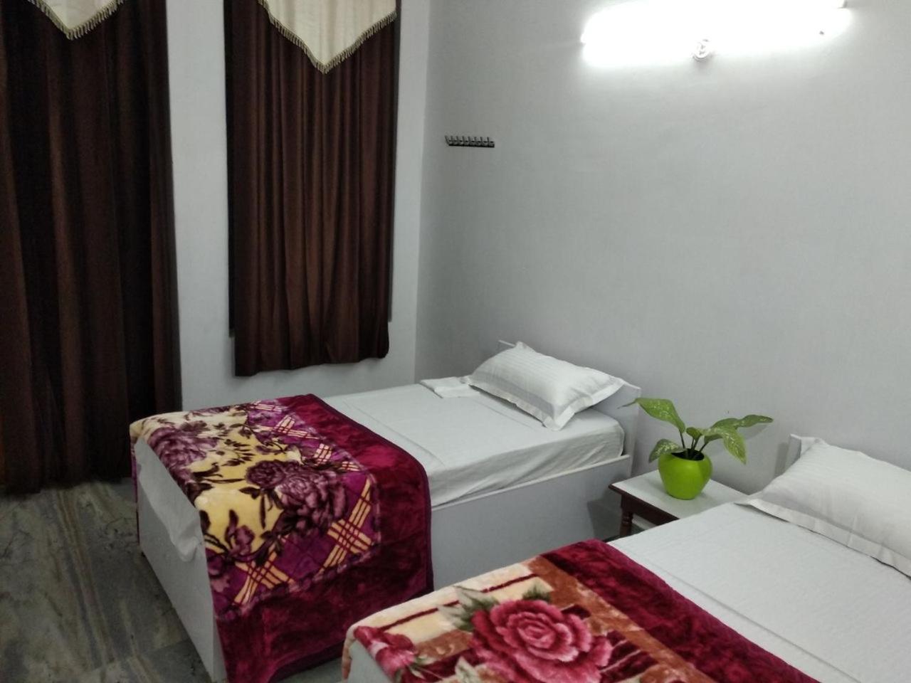 Double Room with Shared Bathroom photo 3