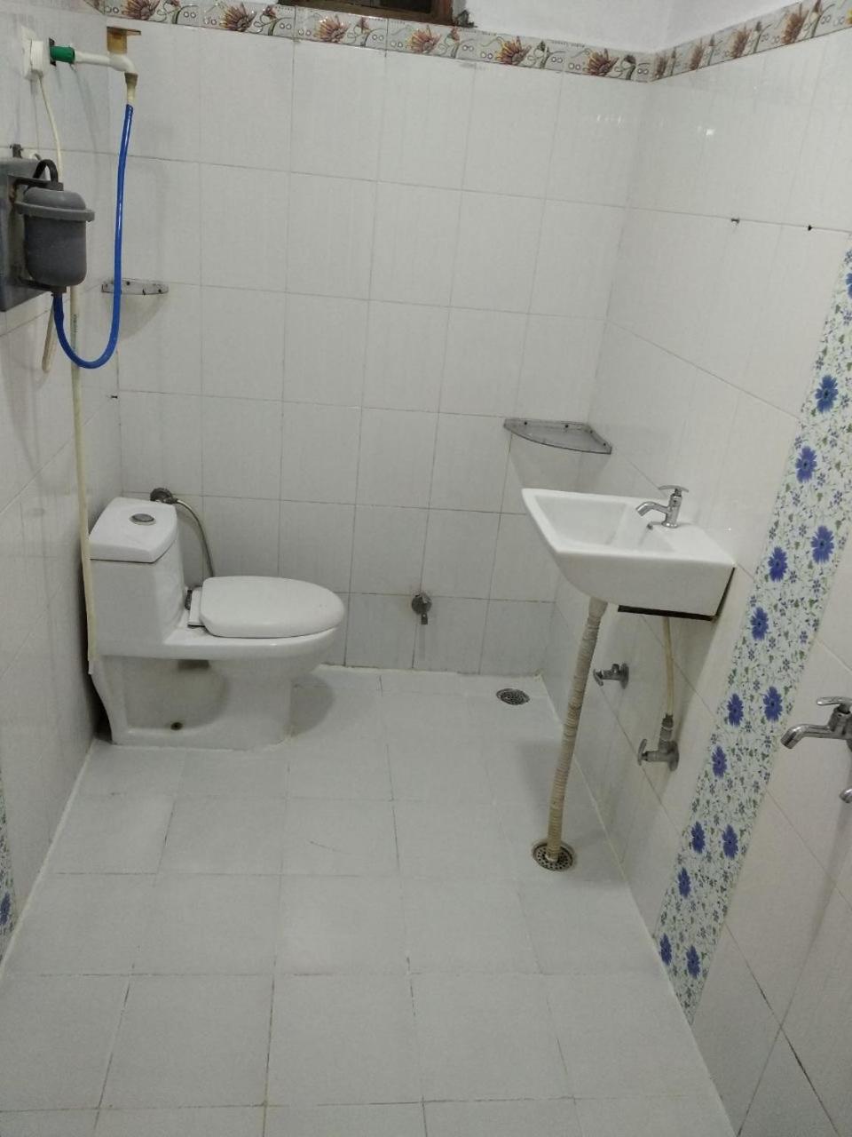 Double Room with Shared Bathroom photo 2