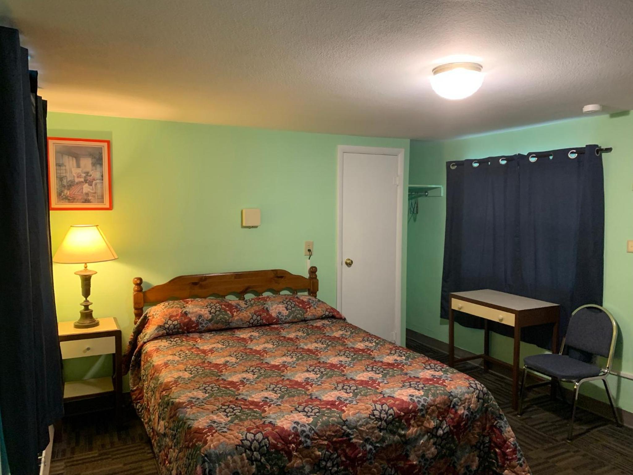 Standard Queen Room