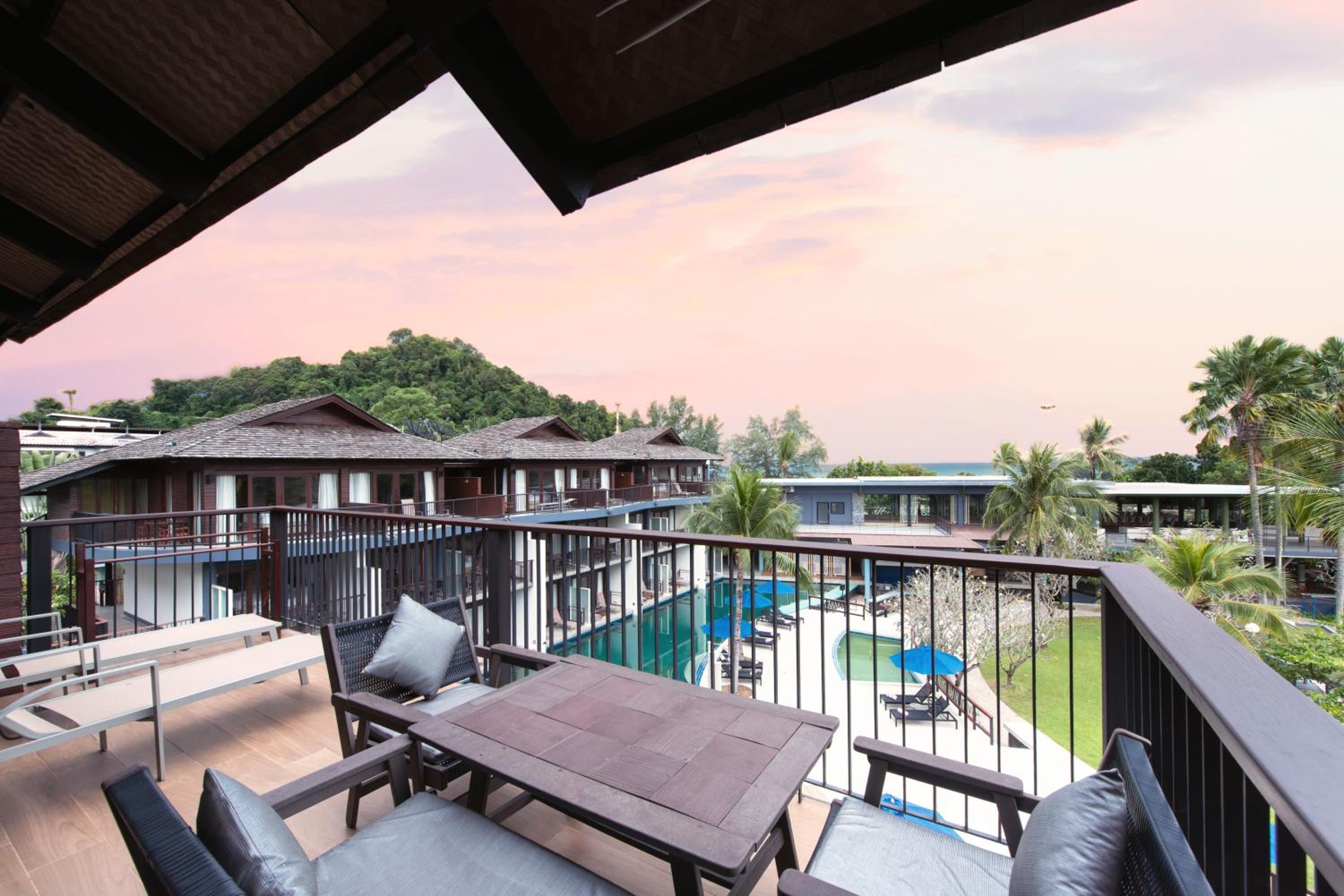 Penthouse Sea View Pool Suite photo 2