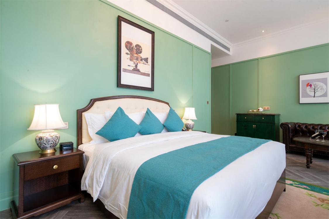 Standard King Room With Courtyard View