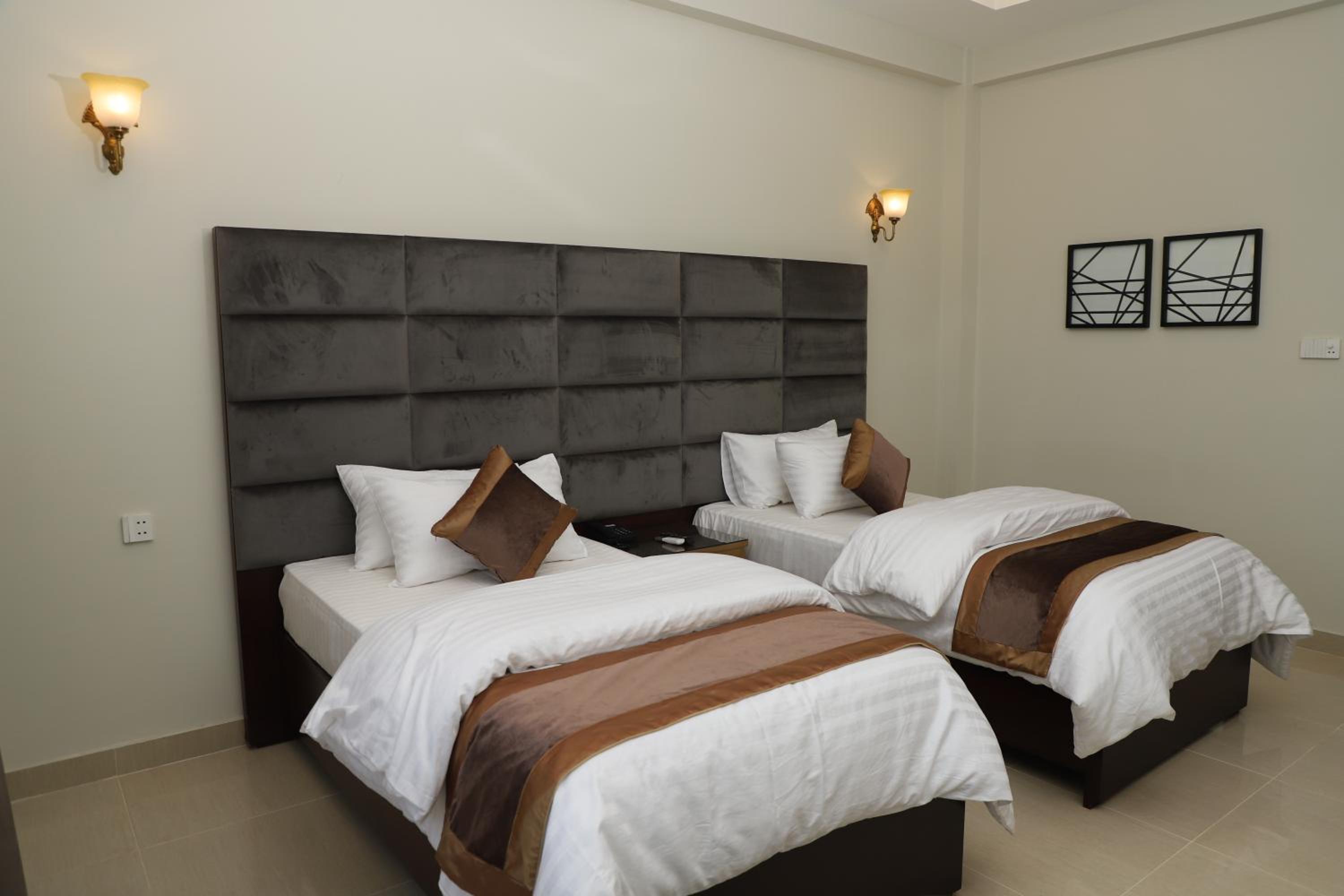 Deluxe Twin Room photo 2