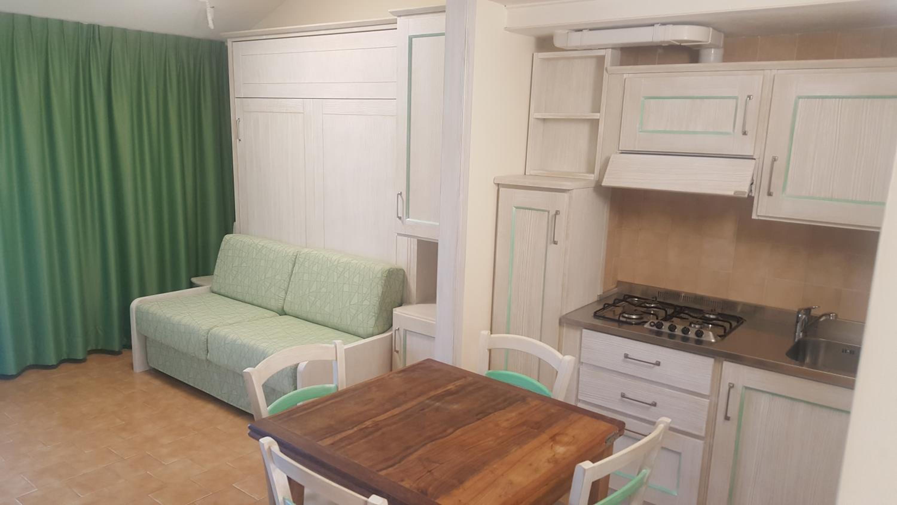 One-Bedroom Apartment - Photo 2