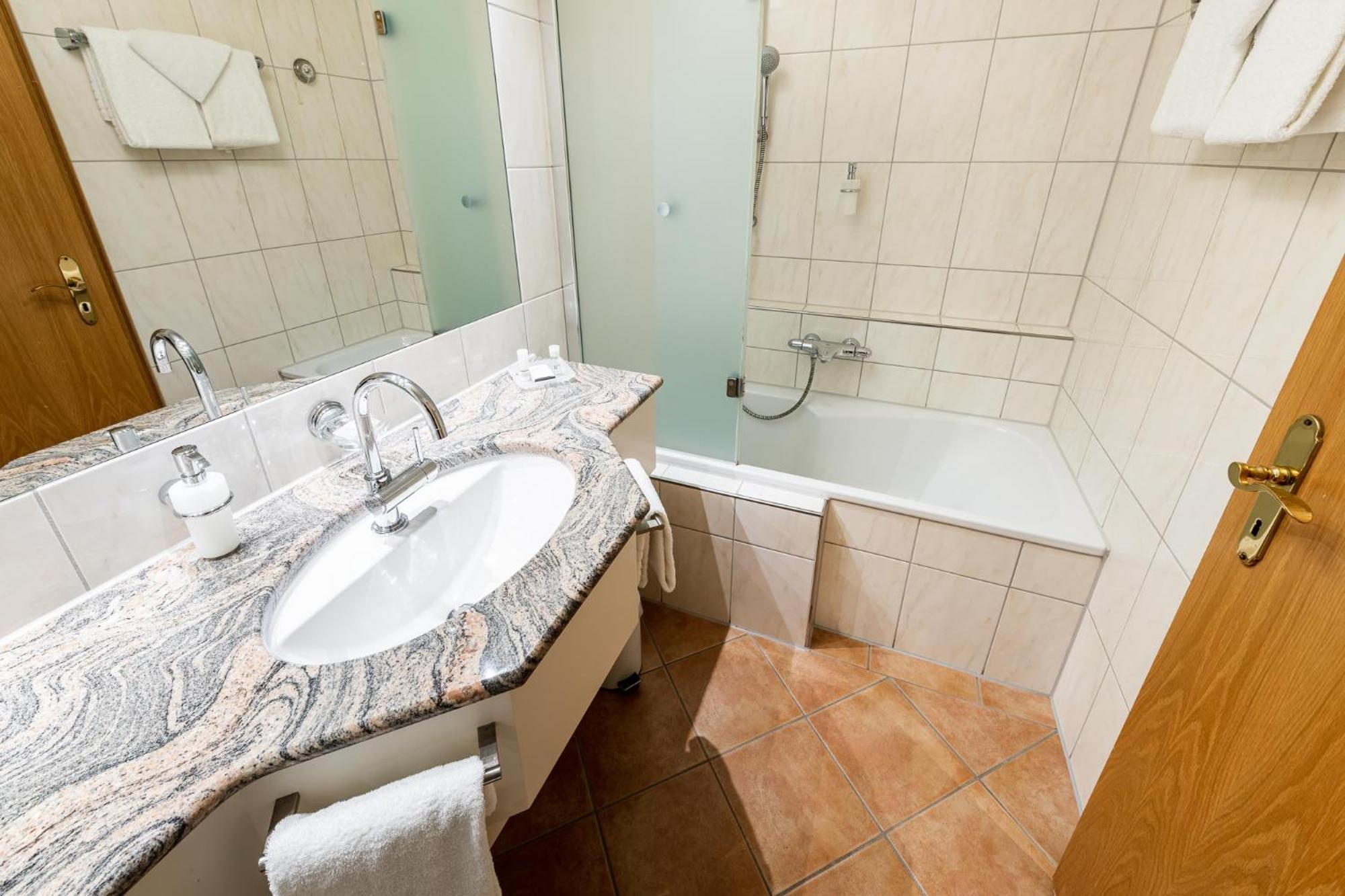 Standard Double Room photo 3