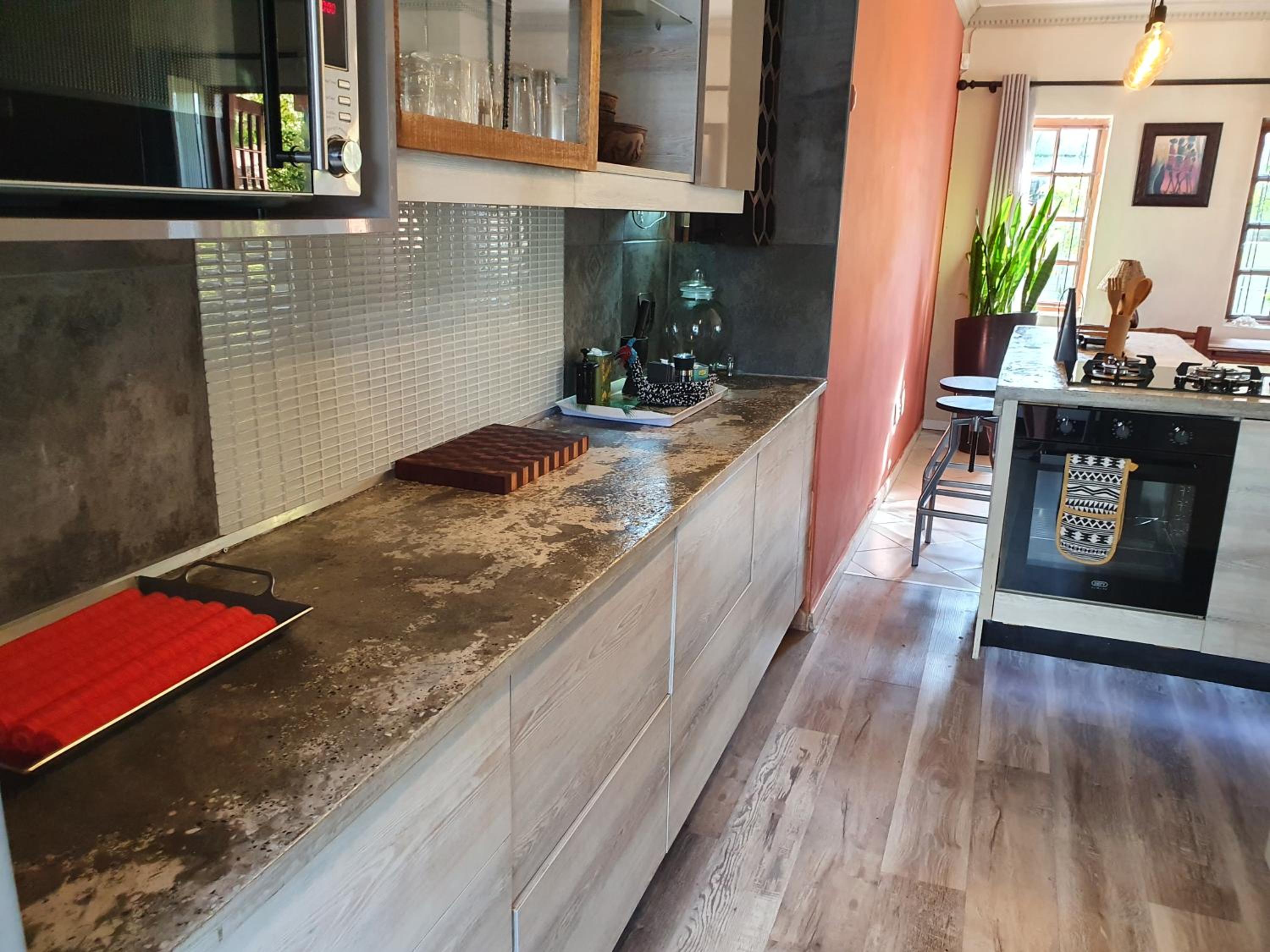 Three-Bedroom Apartment - Photo 11