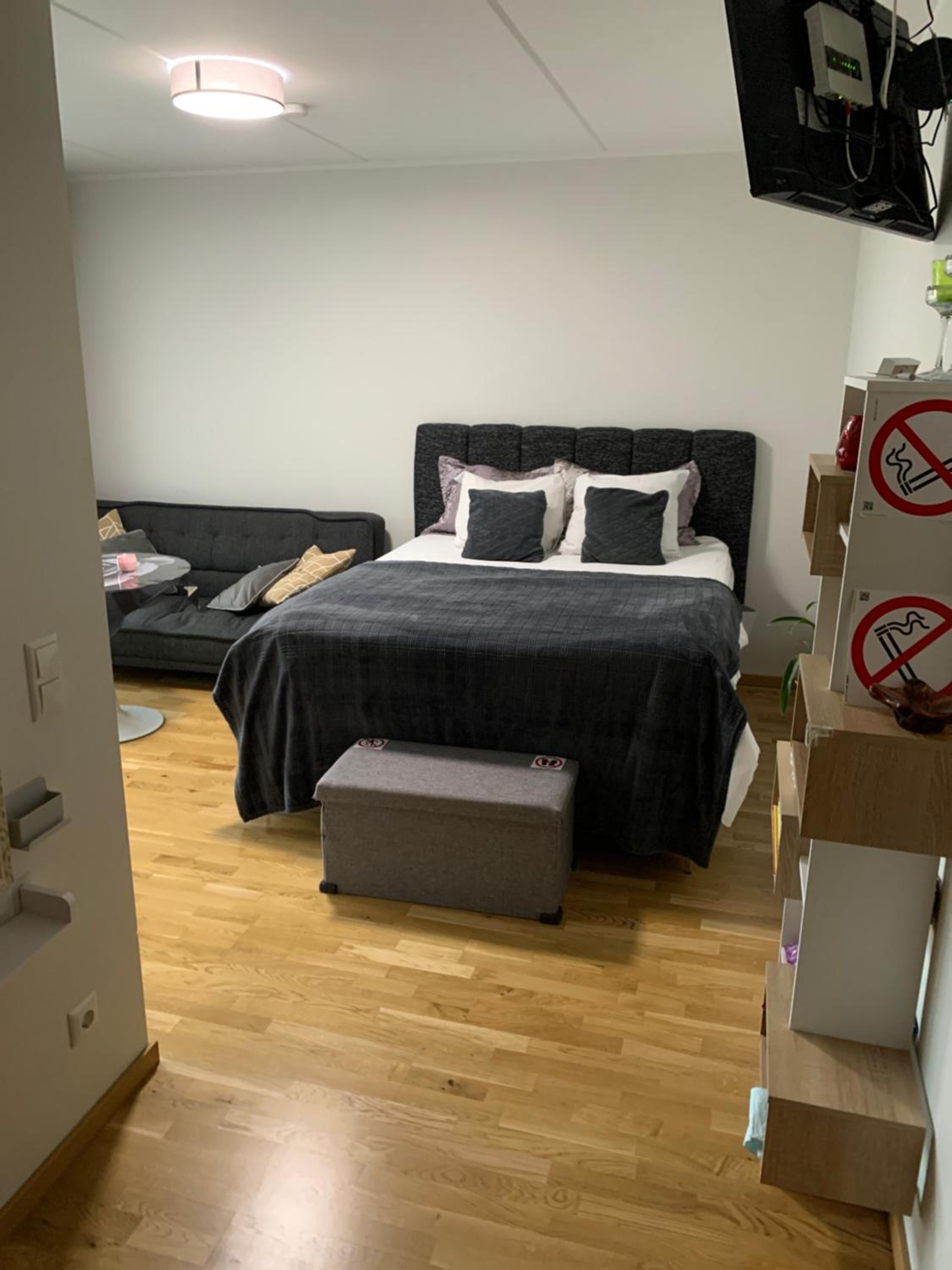 One-Bedroom Apartment - Photo 25