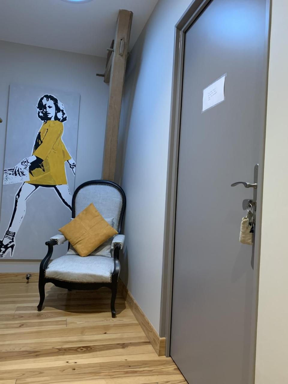 Family Room with Private Bathroom - Photo 8