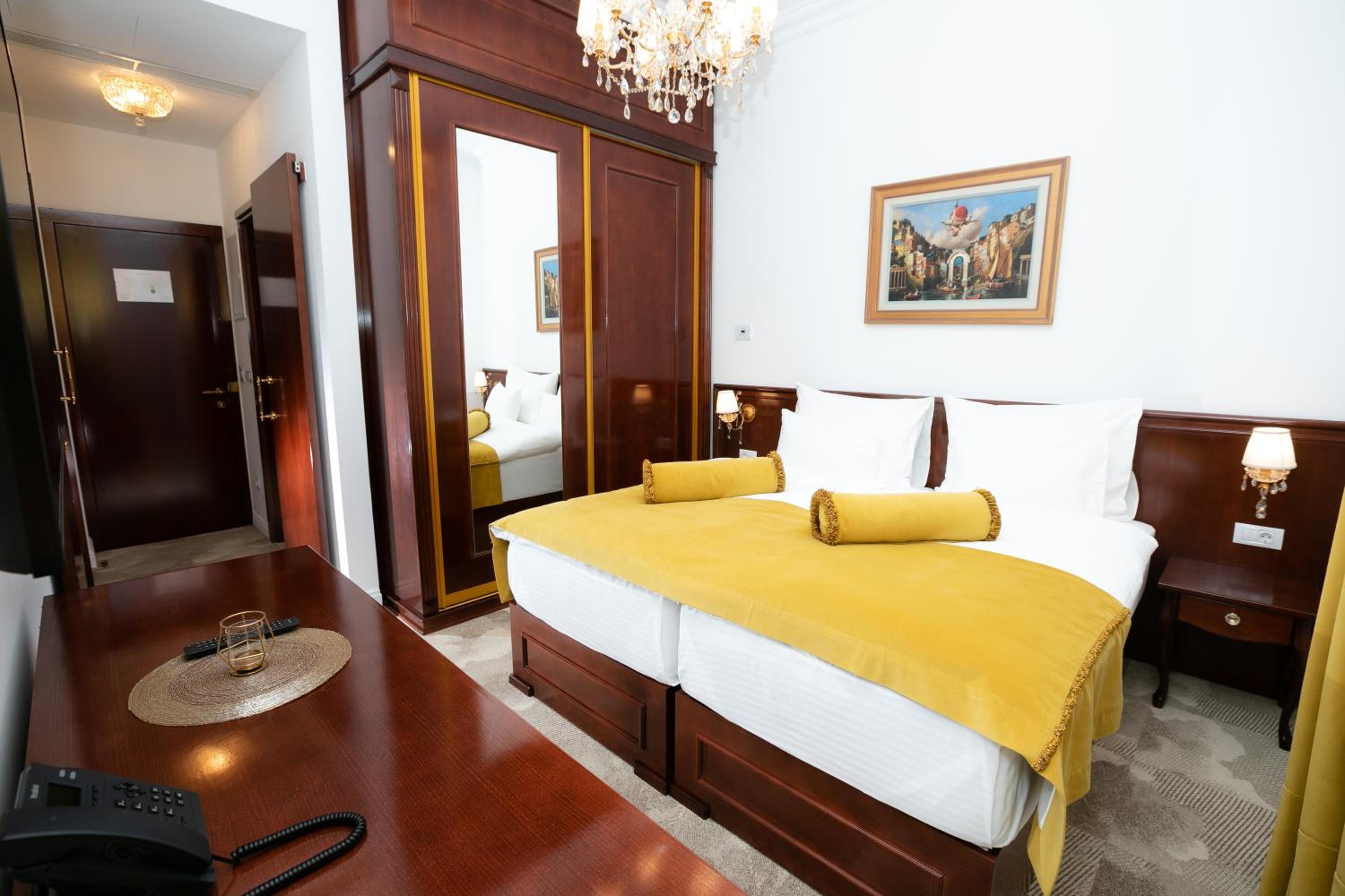 Double or Twin Room with View - Photo 2
