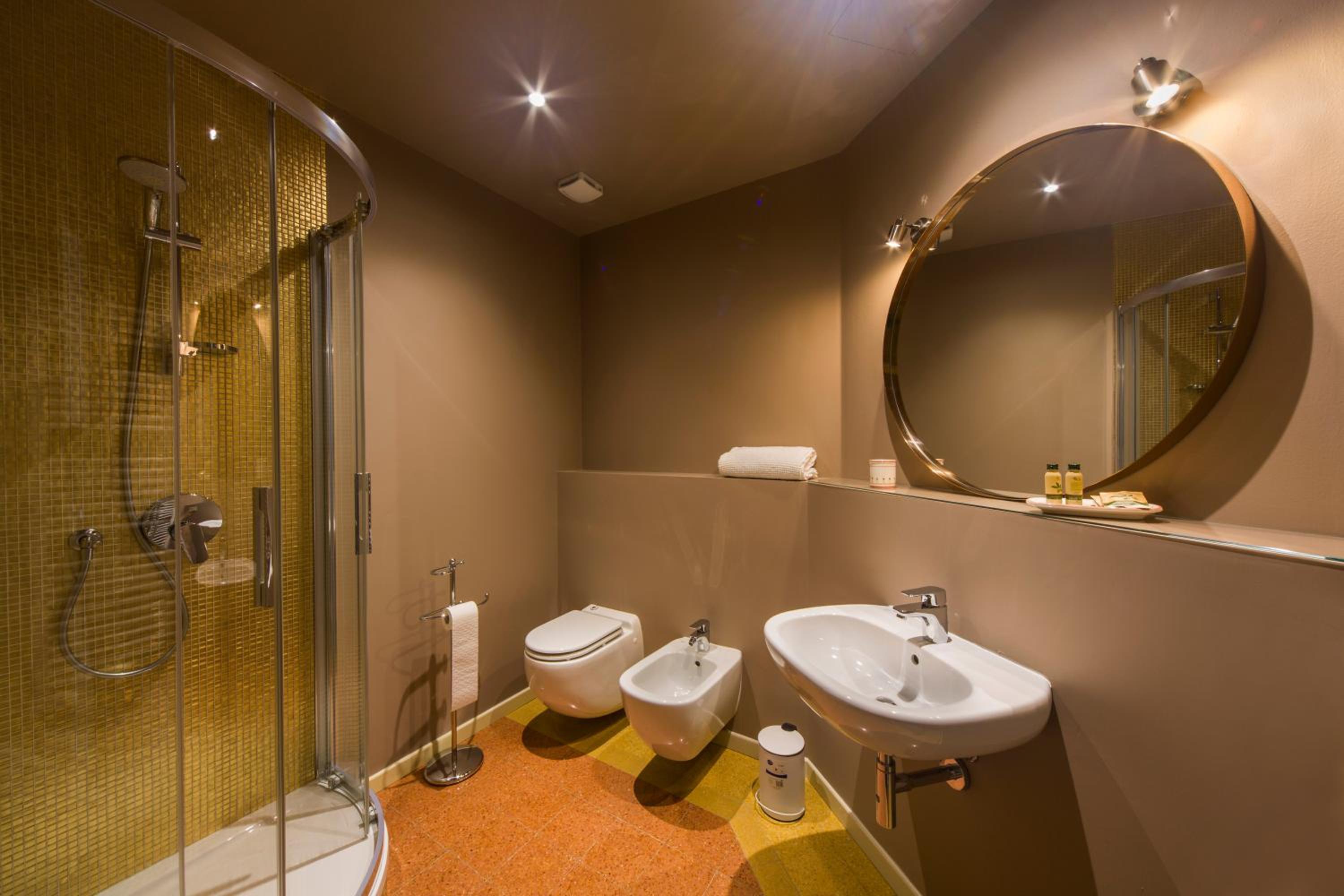 Quadruple Room with Private Bathroom photo 2