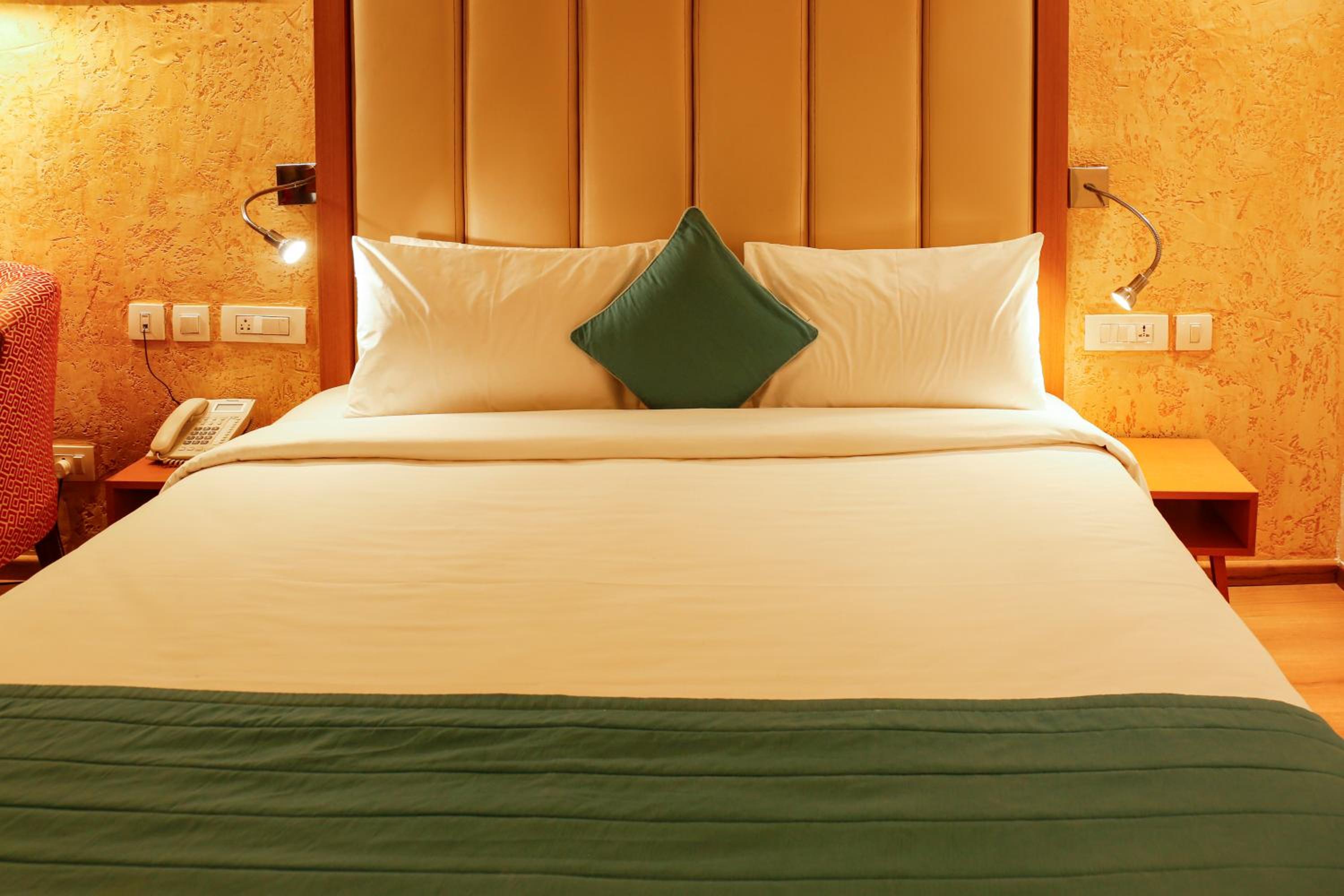 Standard King Room with 10% discount on F&B - Photo 1