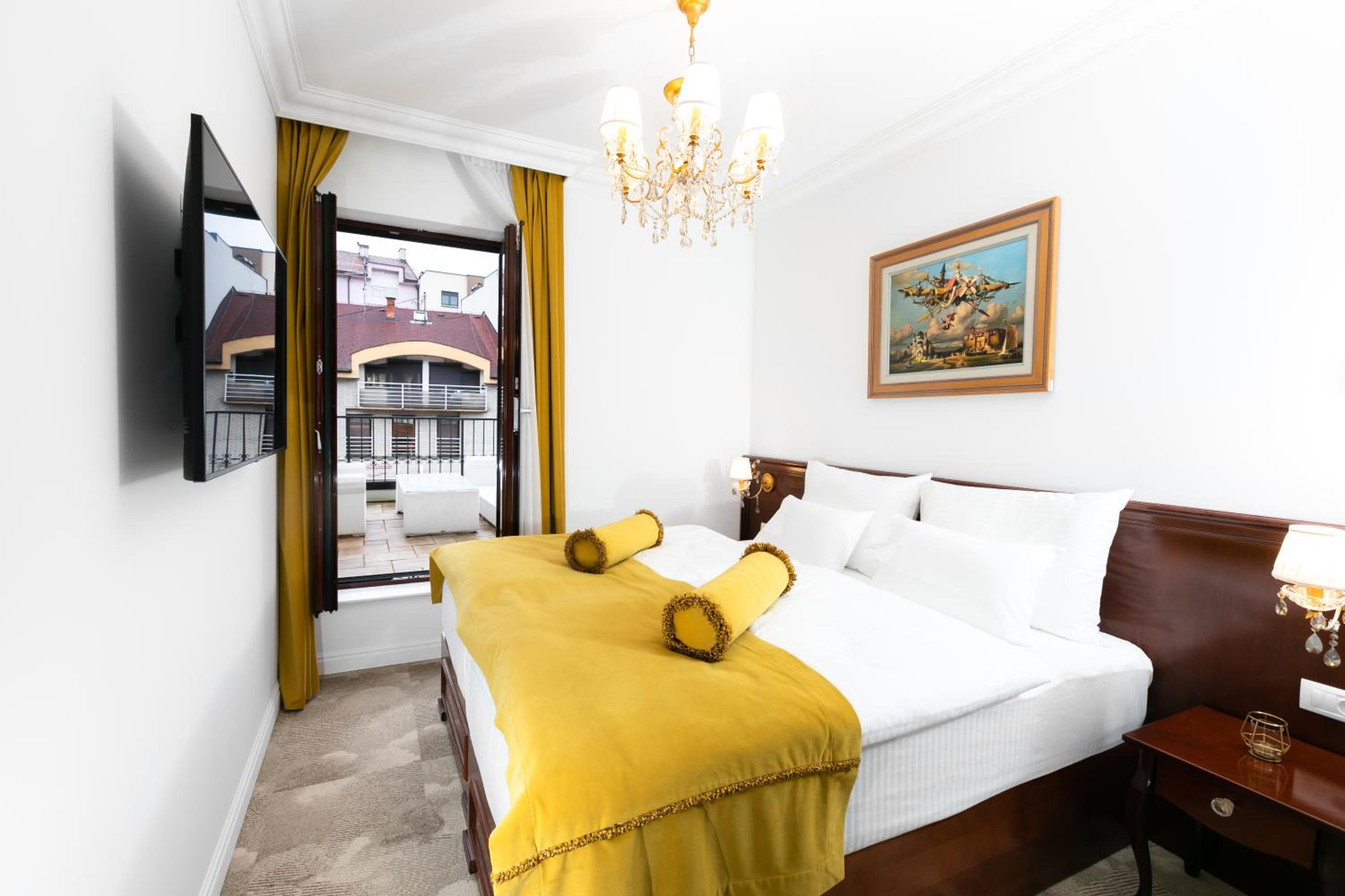 Superior Twin Room with Balcony - Photo 4