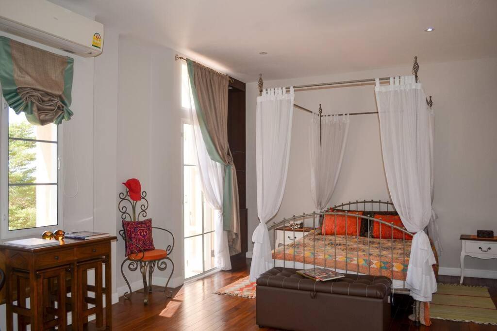 Four-Bedroom House photo 1