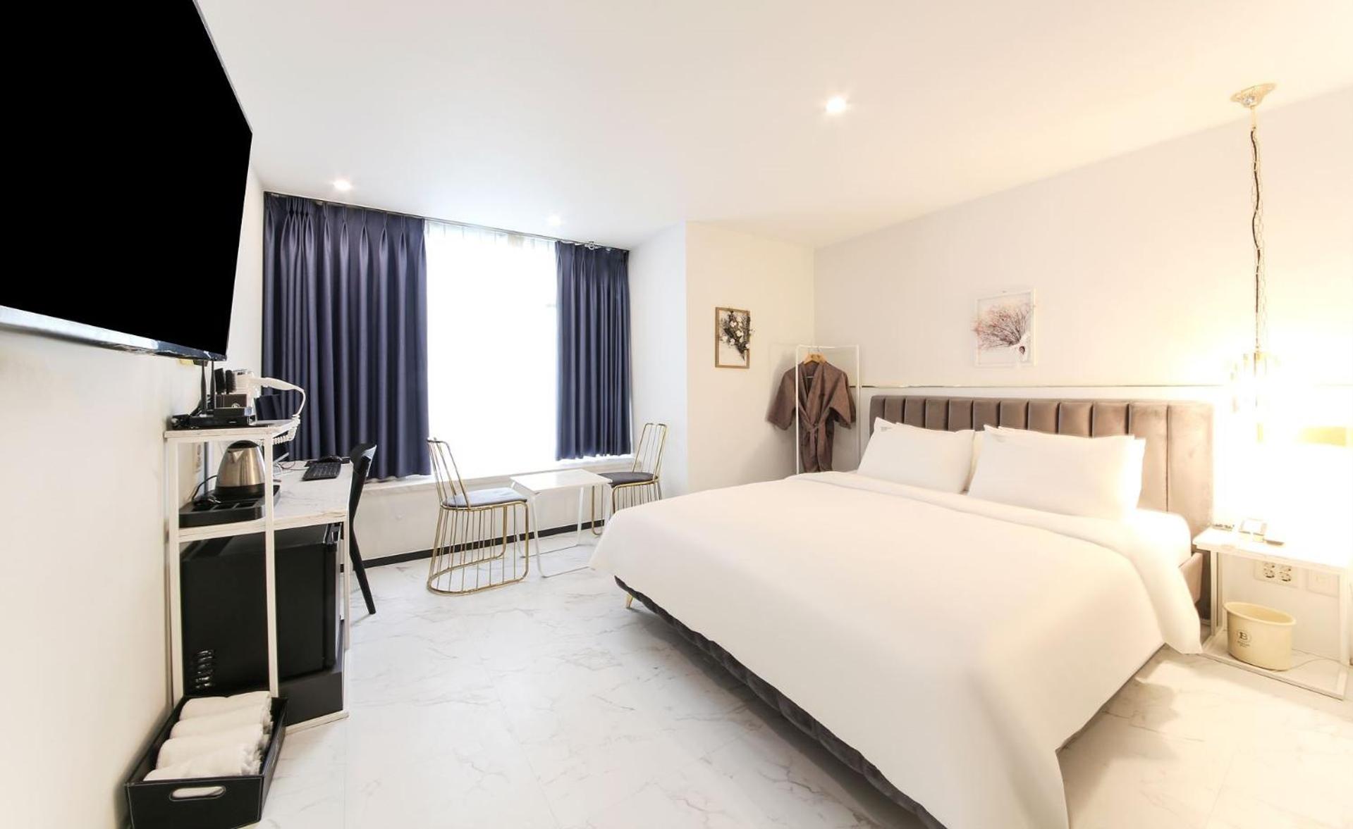 Standard Double Room with City View photo 3