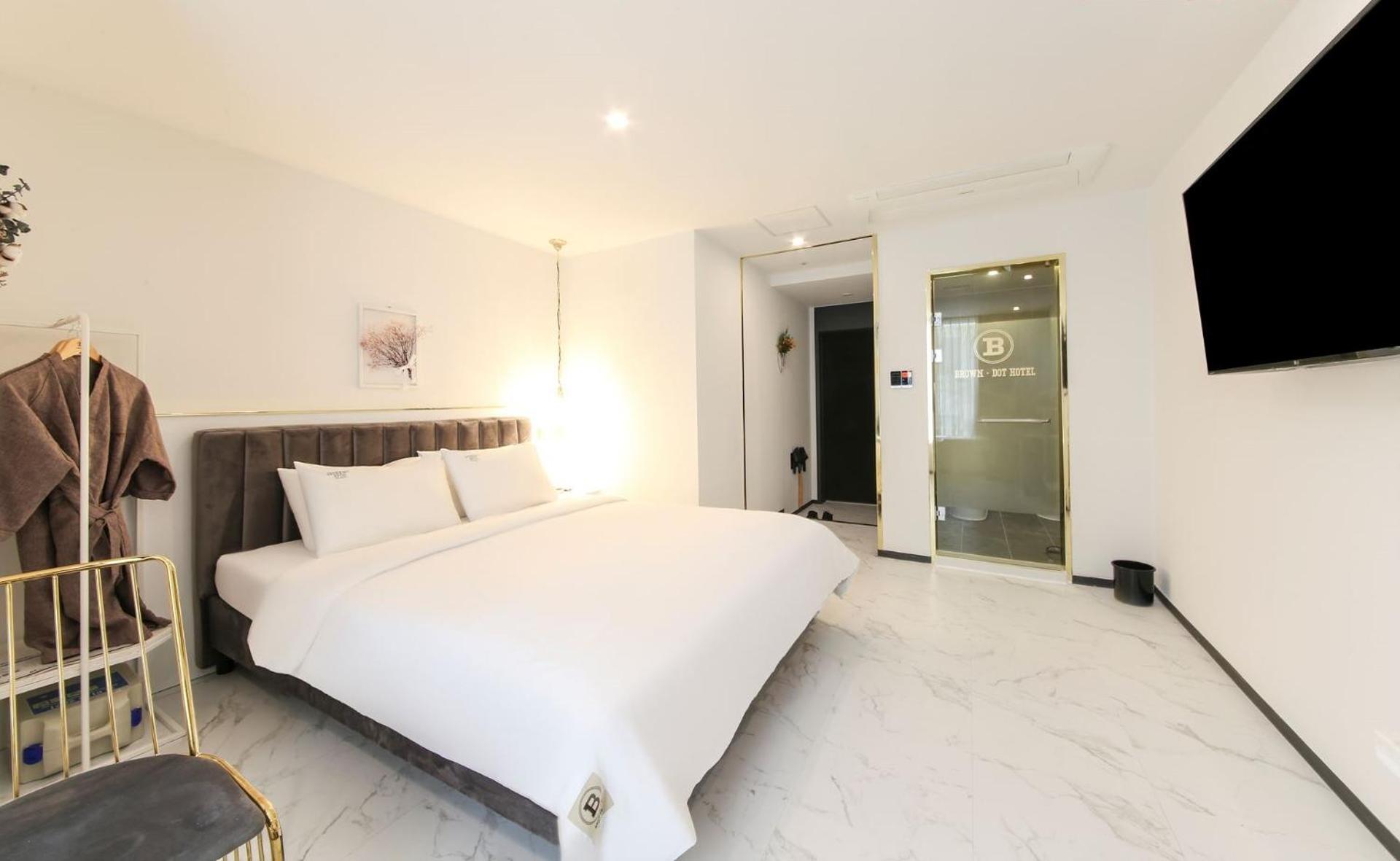 Standard Double Room with City View photo 2