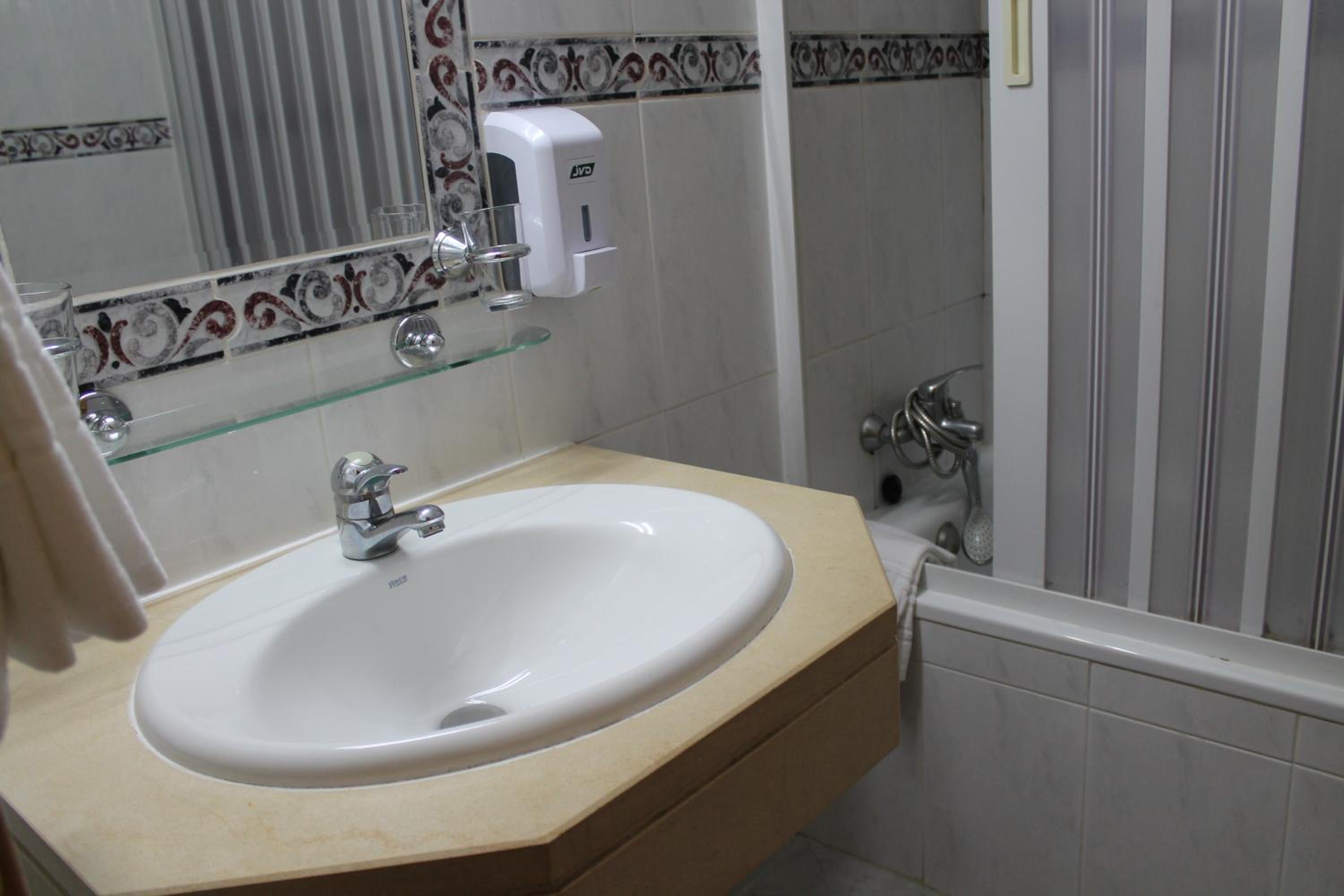 Triple Room with Private Bathroom photo 3