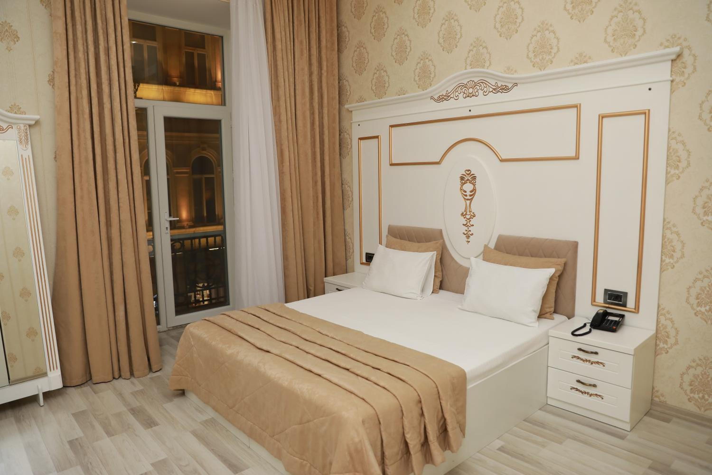 Double Room with Balcony (2 Adults + 1 Child) photo 1