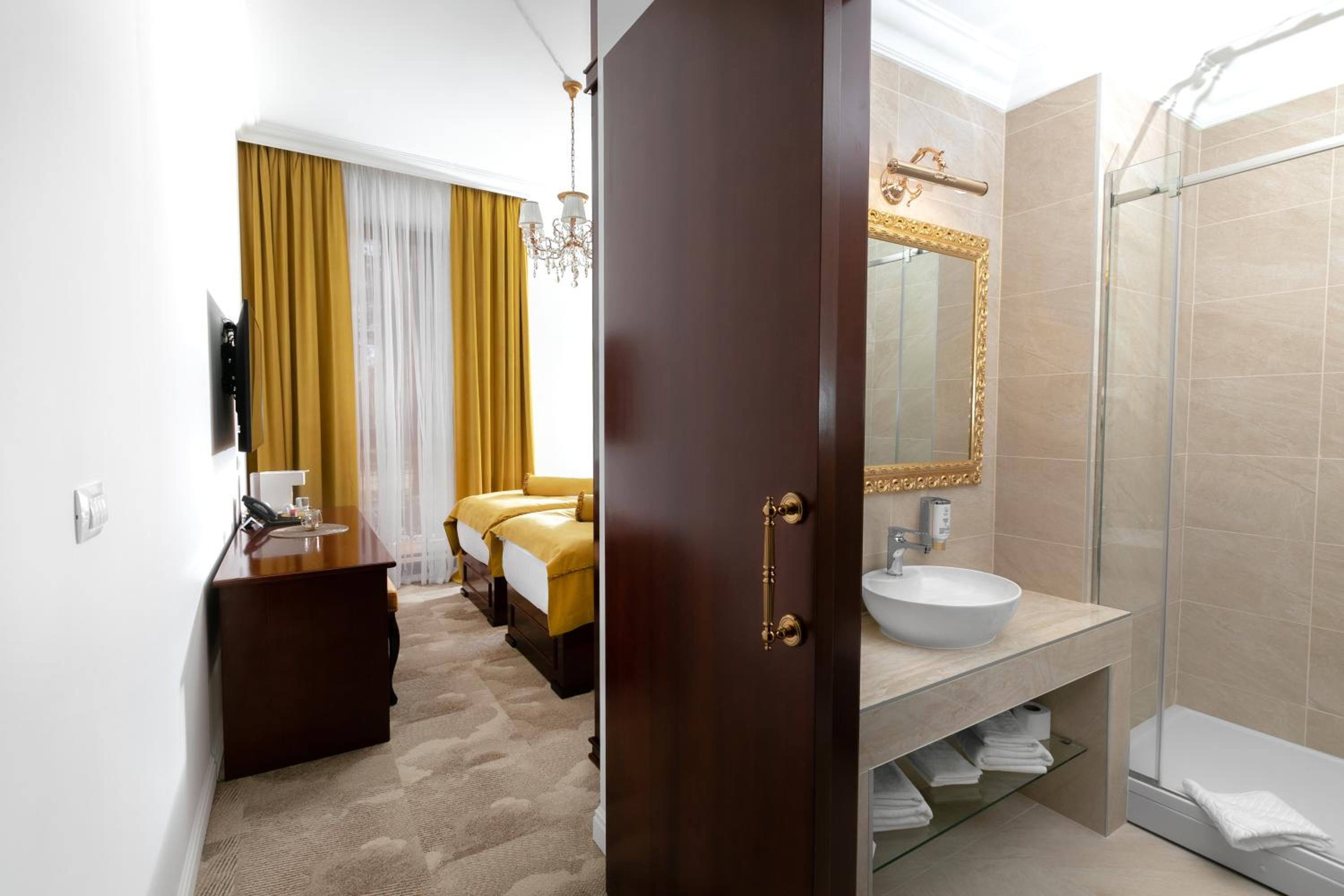 Standard Double Room or Twin Room - Photo 4