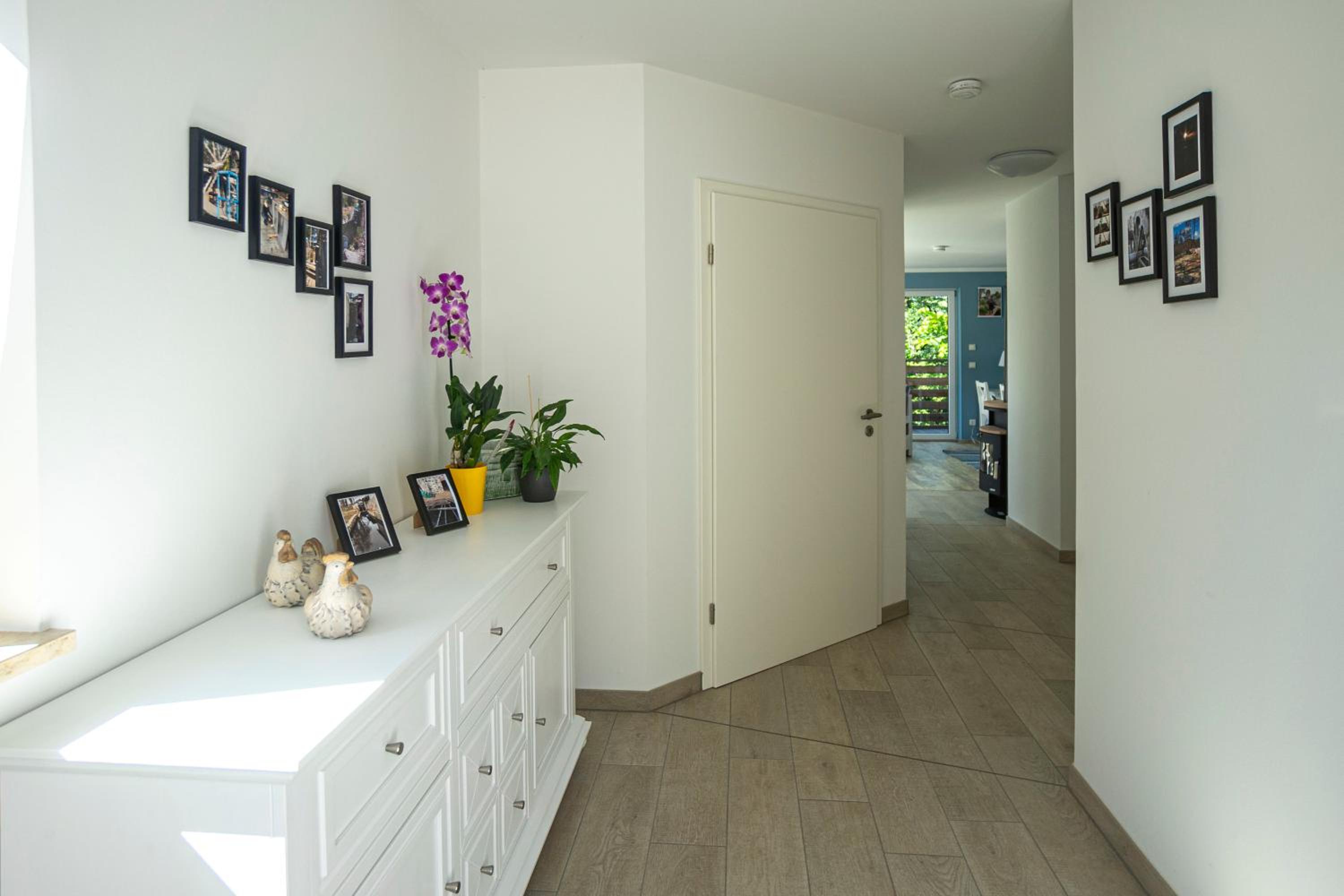 One-Bedroom Apartment - Photo 1