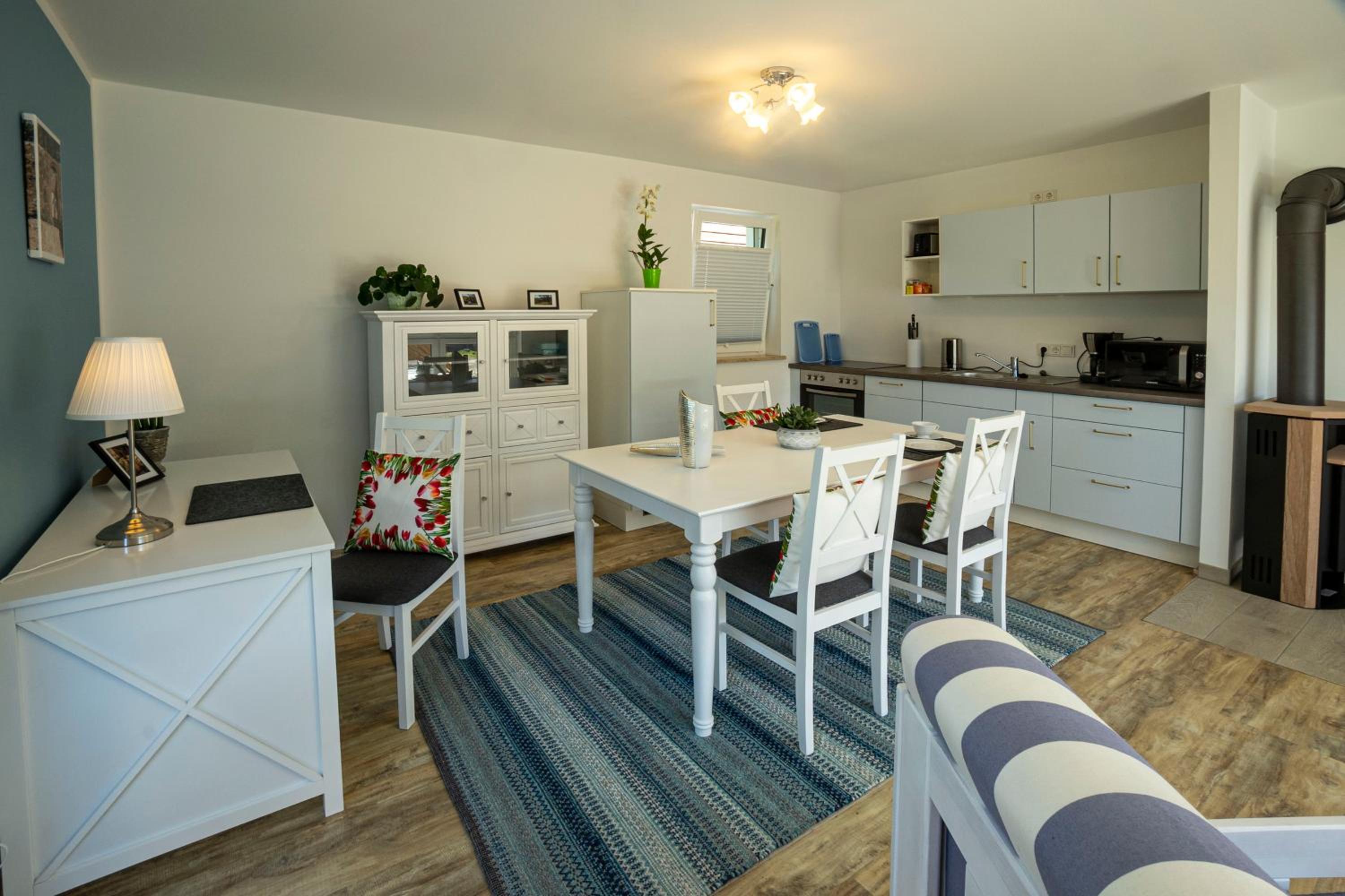 One-Bedroom Apartment - Photo 7