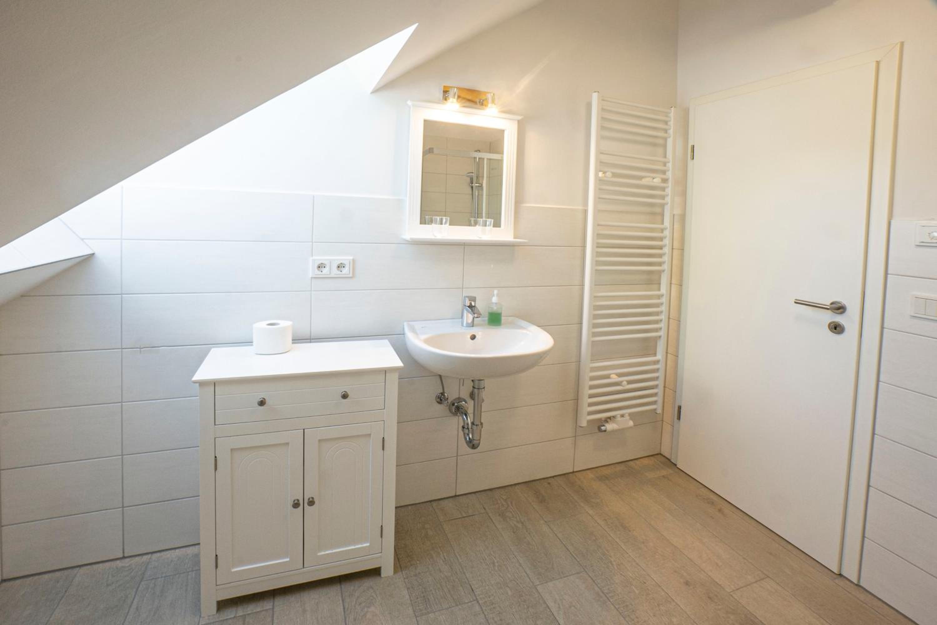 One-Bedroom Apartment - Photo 6